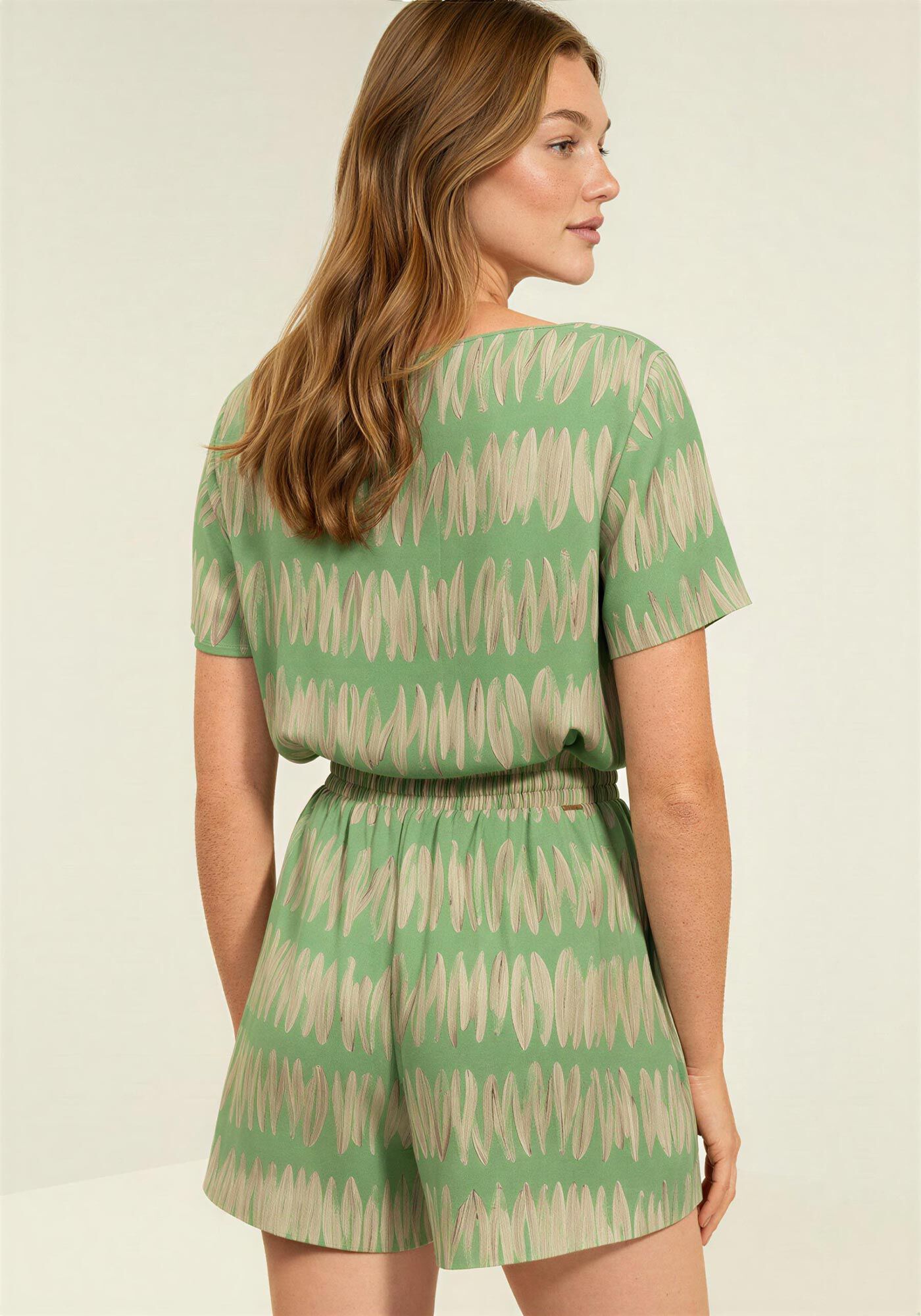 Blusa De Mangas Curtas Estampada Em Viscose Respons&aacute;vel, PETALAS OFF, large.