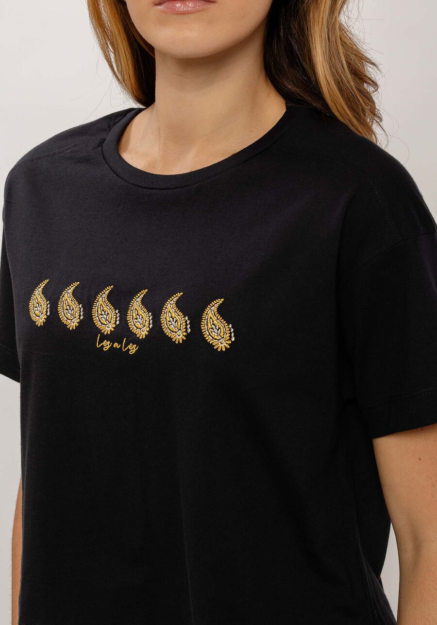 T-shirt em Malha Prime com Bordado Paisley, . T-shirt em Malha Prime com Bordado Paisley, , large.