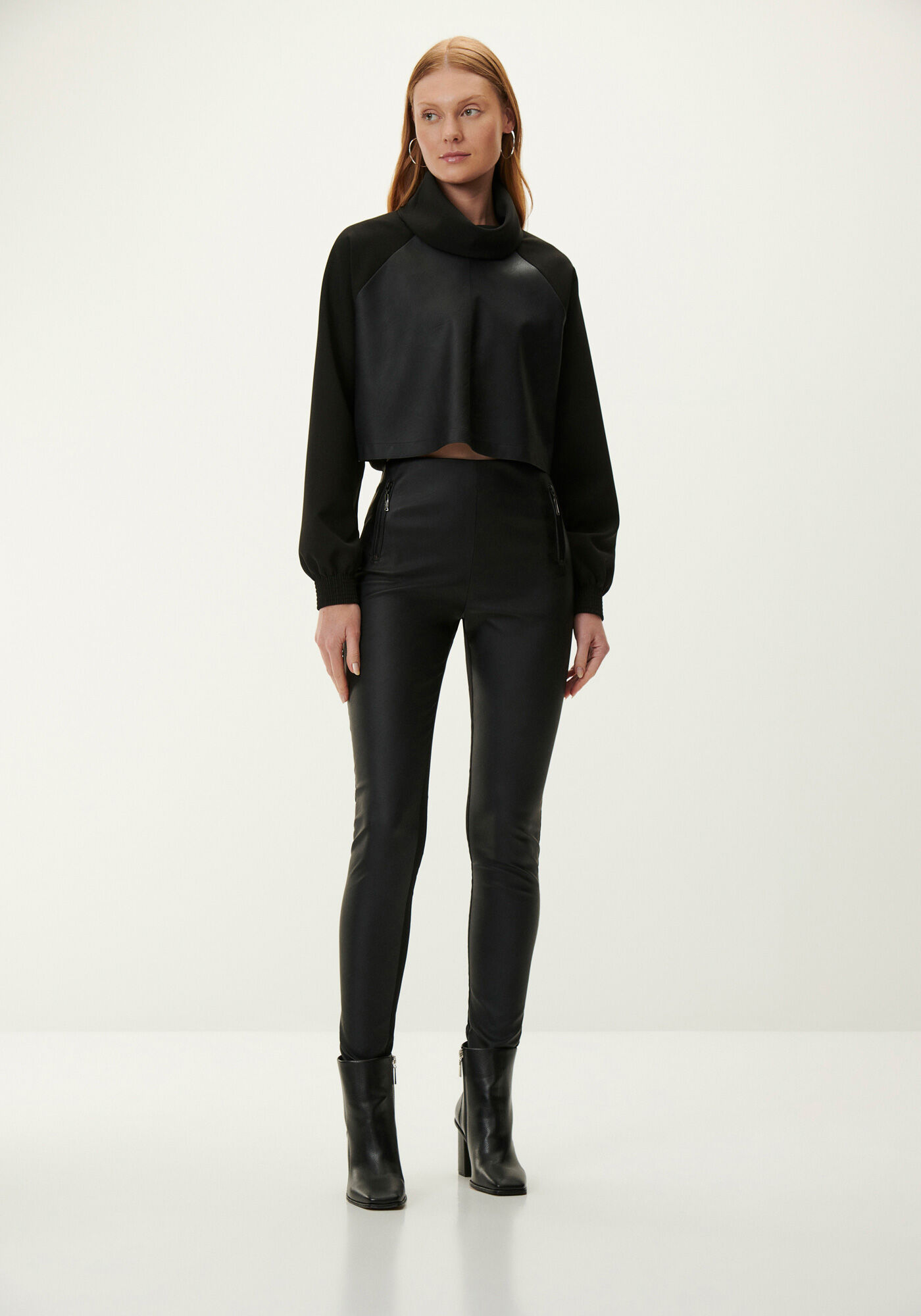 Blusa Gola Alta Cropped com Recorte PU, , large.