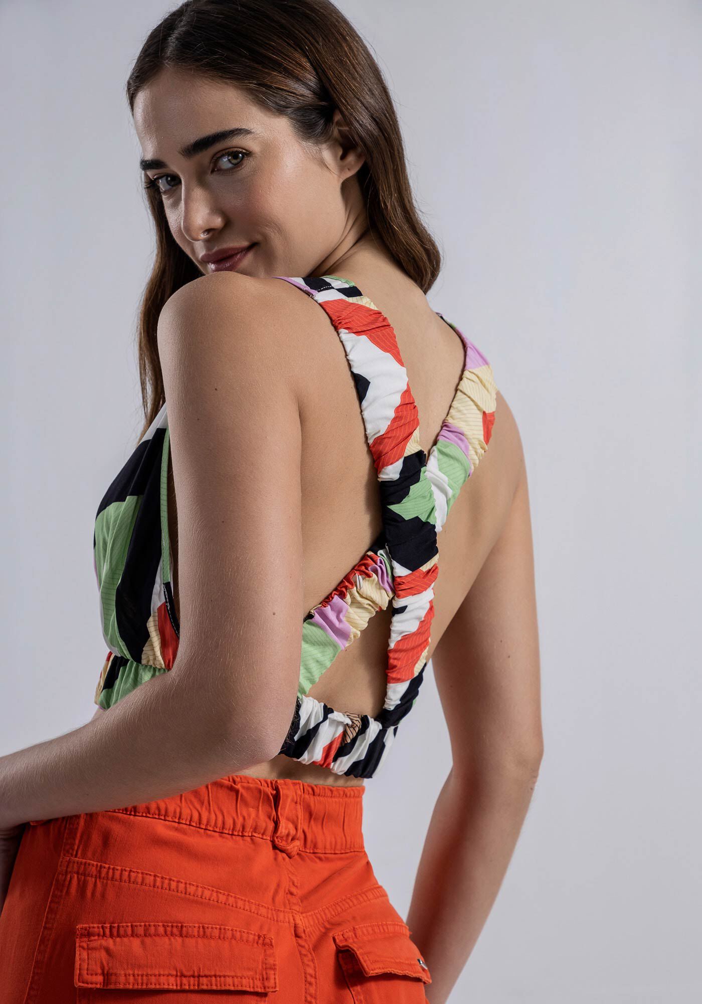 Blusa Cropped em Viscose com Recorte Costas, , large.