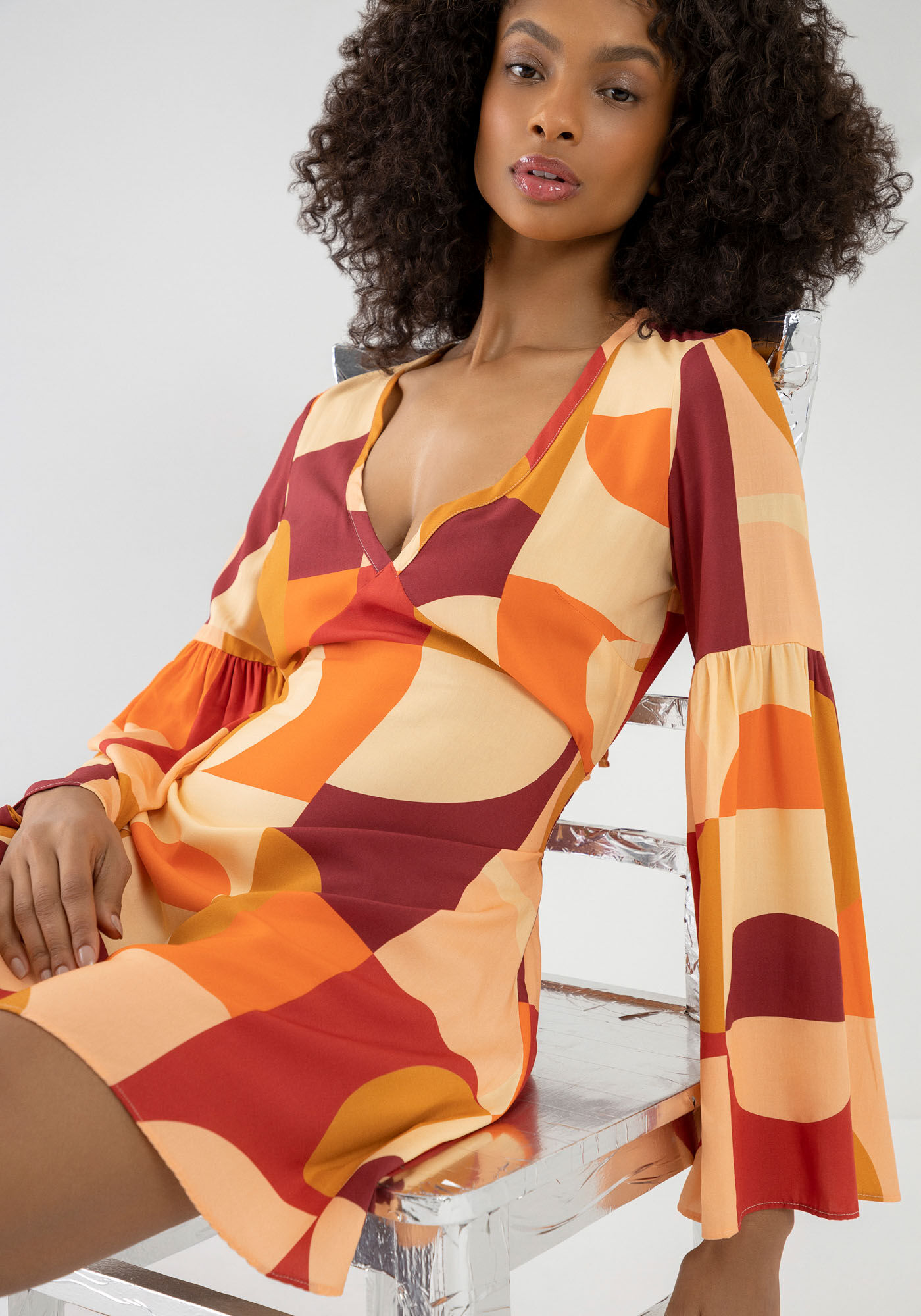 Vestido curto sales com manga flare