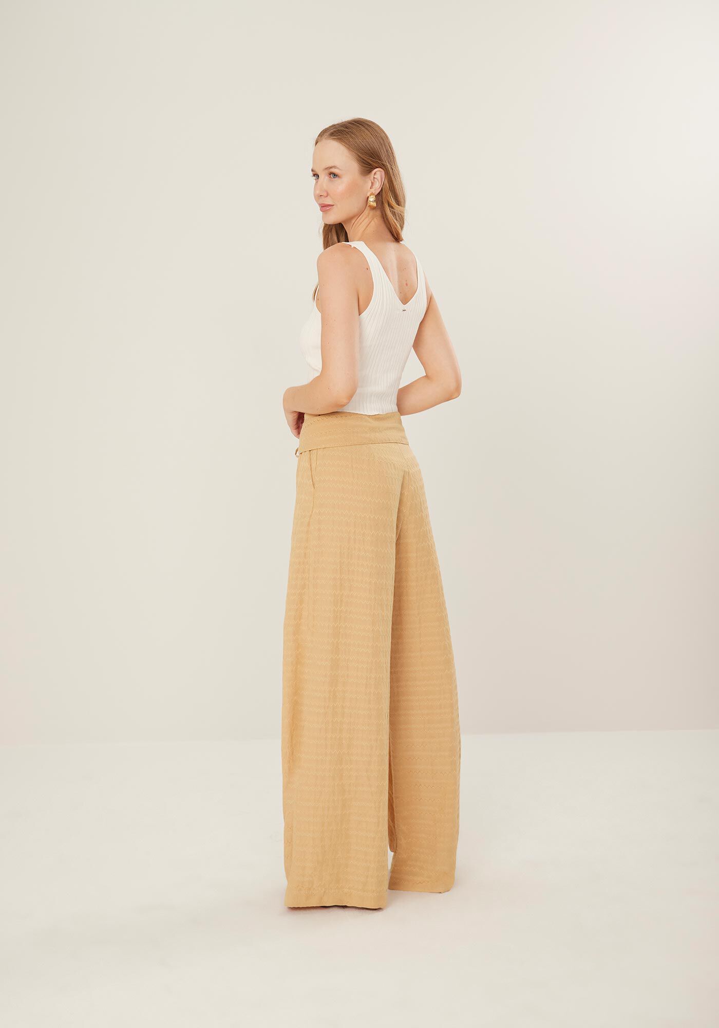 Blusa Cropped De Al&ccedil;as Com Decote Em V Em Malha De Tric&ocirc;, , large.