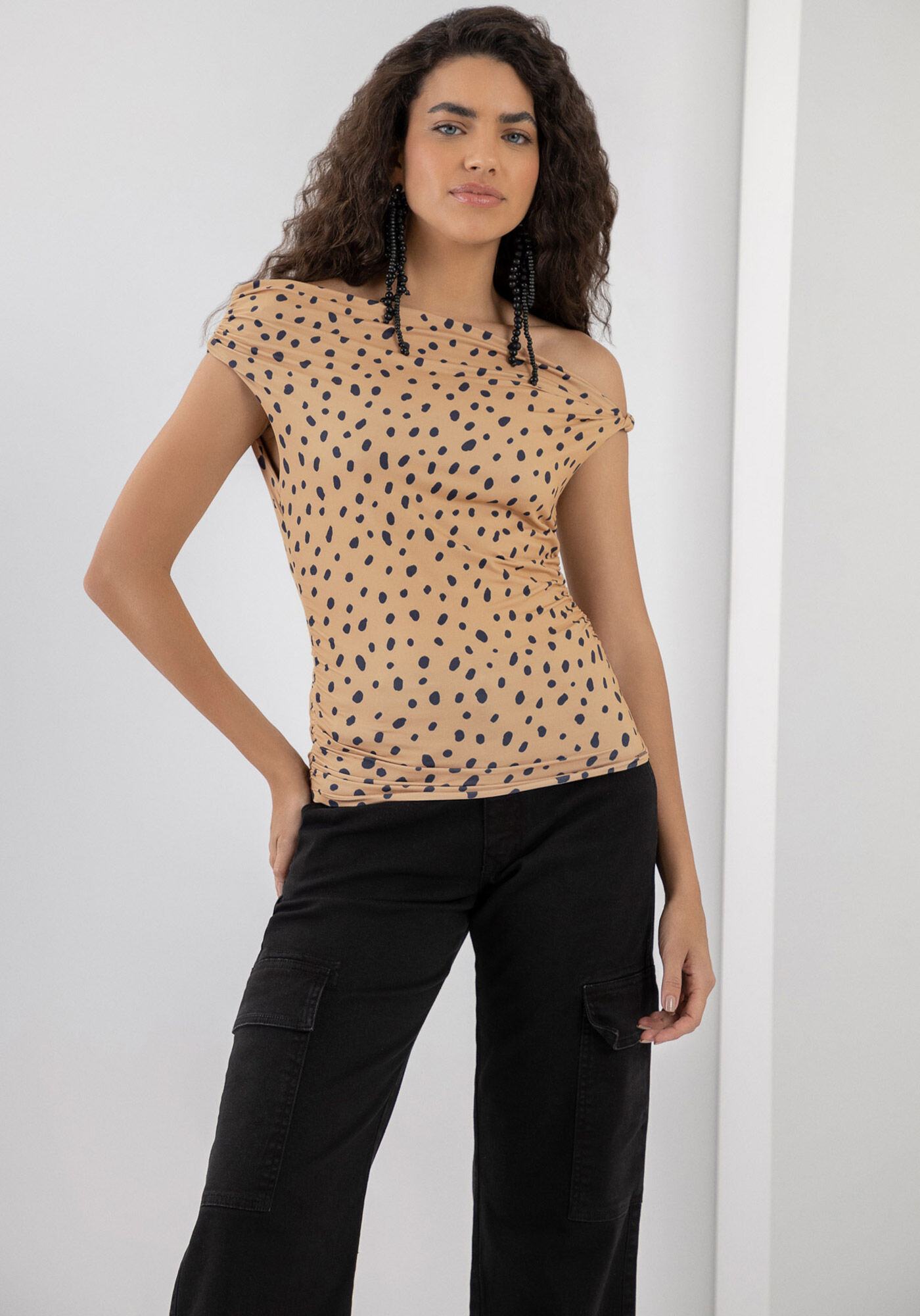 Blusa Estampada Ombro S&oacute; com Franzido, , large.