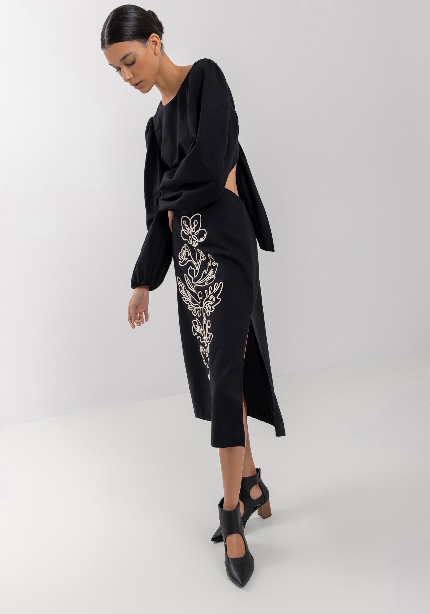 Vestido Midi De Mangas Amplas Com Bordados Em Alto Relevo, PRETO, large.