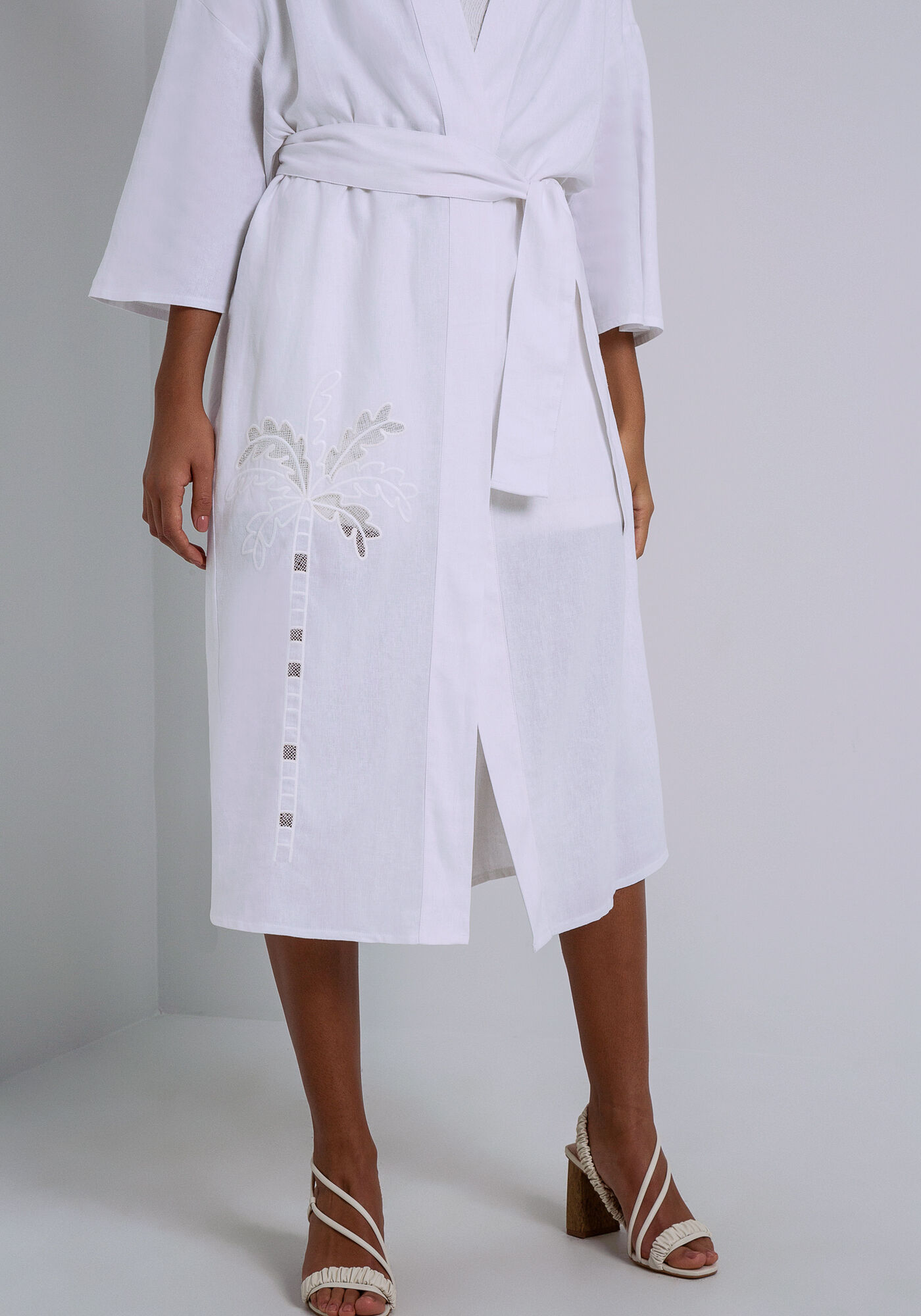 Kimono Alongado em Linho com Bordado, BRANCO, large.
