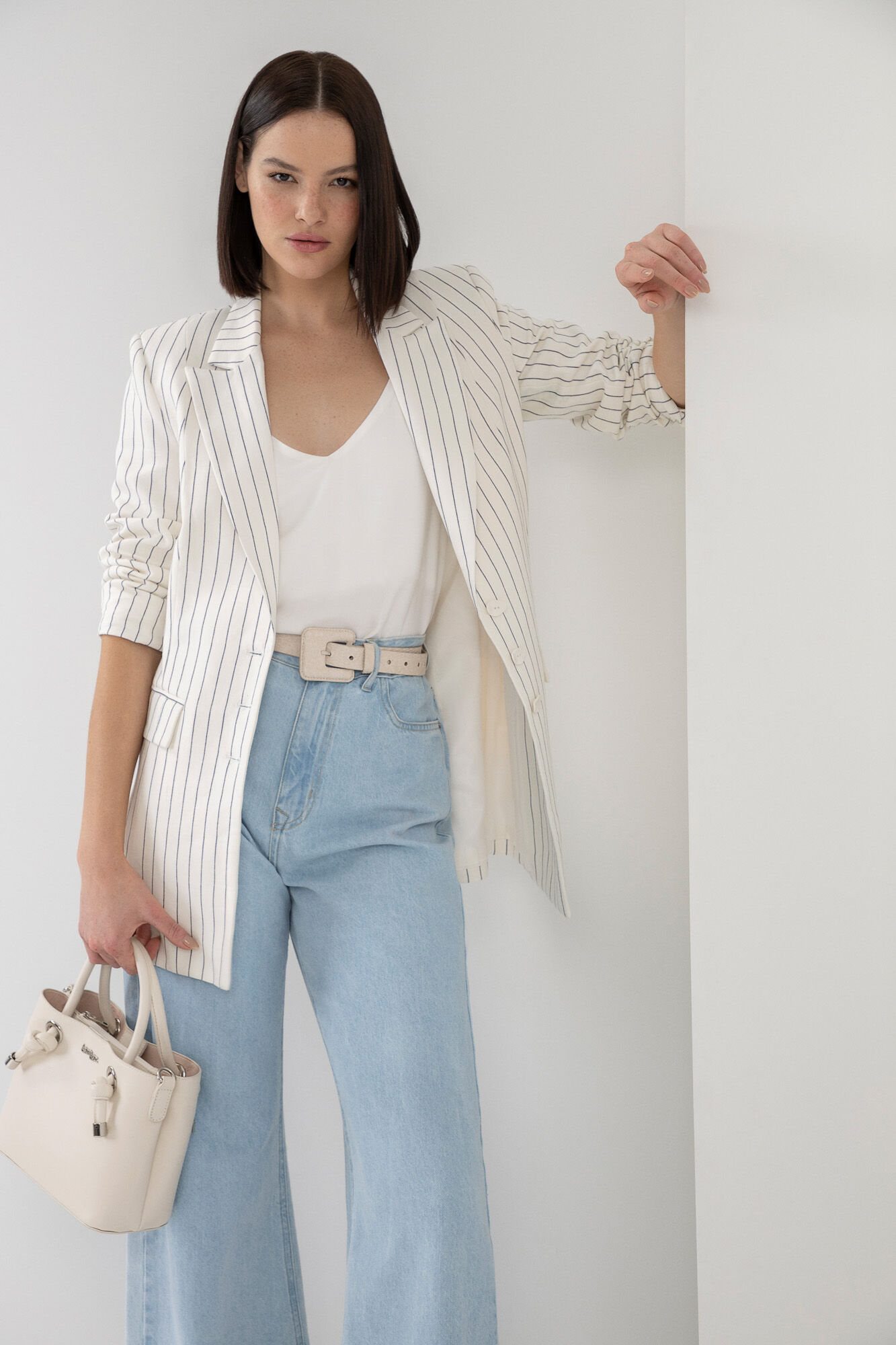 Blusa com Al&ccedil;as em Viscose Decote V, , large.