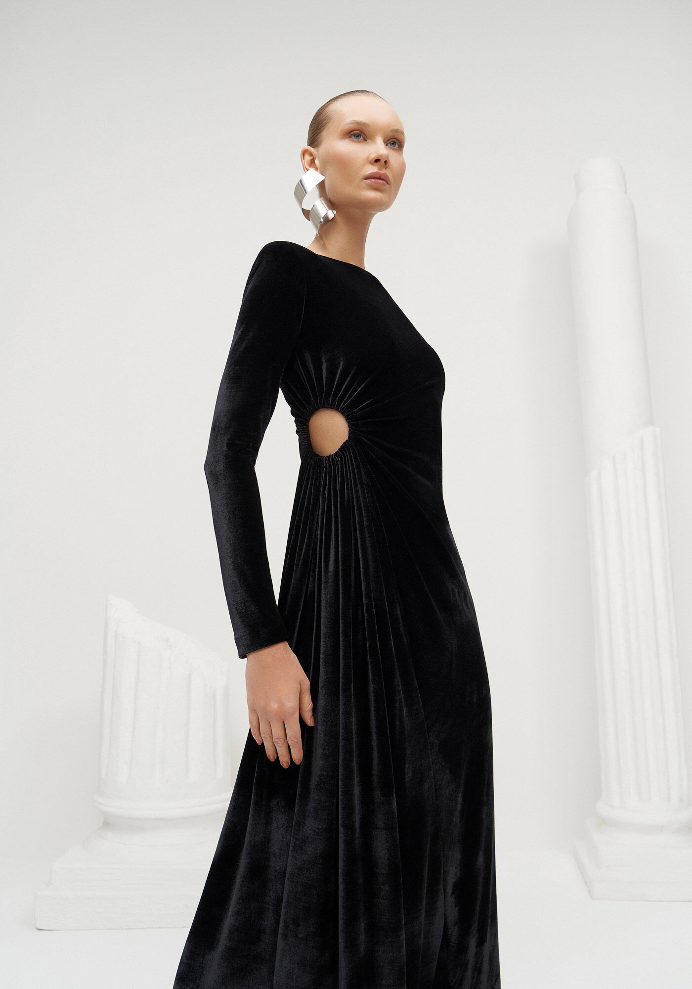 Vestido Longo Manga Longa em Veludo com Cut, PRETO REATIVO, large.