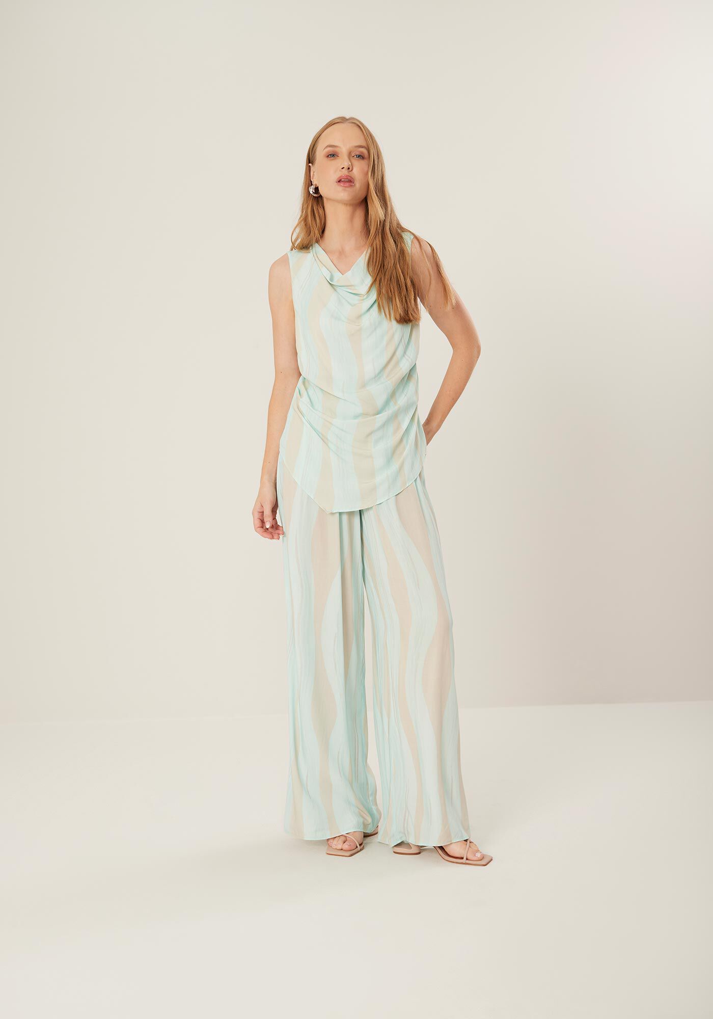 Blusa Alongada em Viscose com Gola Degag&ecirc;, , large.