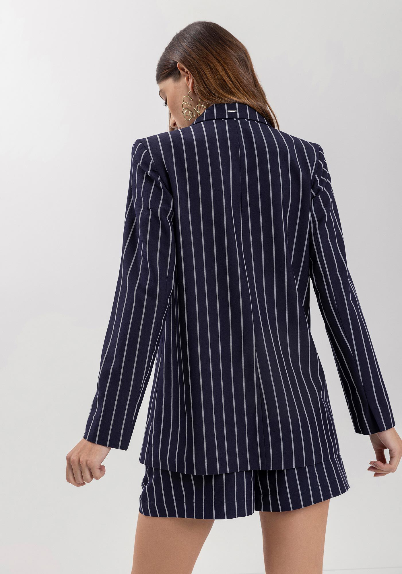 Blazer Alongado Em Alfaiataria Com Lapelas E Bot&otilde;es Forrados, , large.