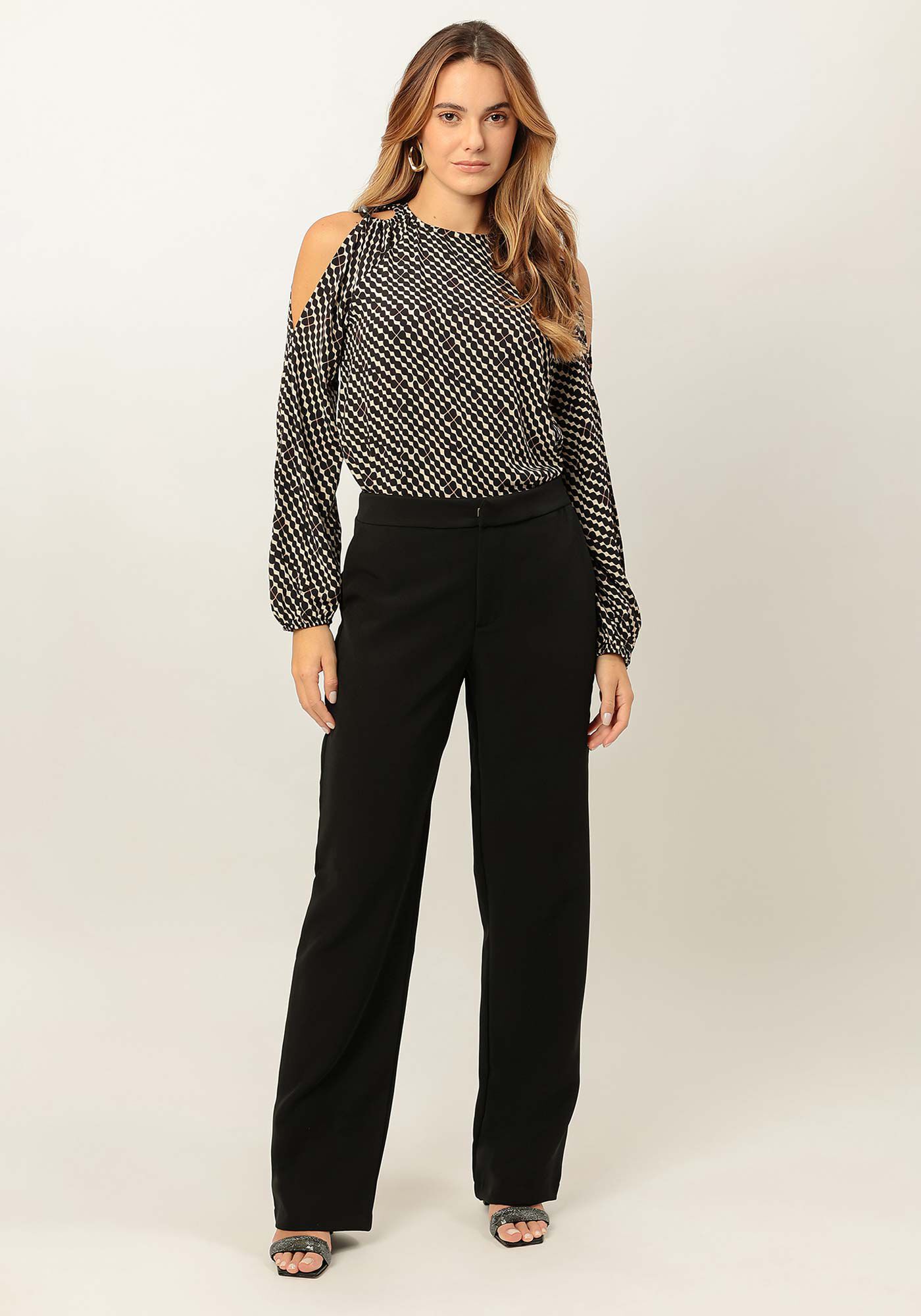 Cal&ccedil;a Reta em Tecido Plano com Cintura M&eacute;dia, , large.