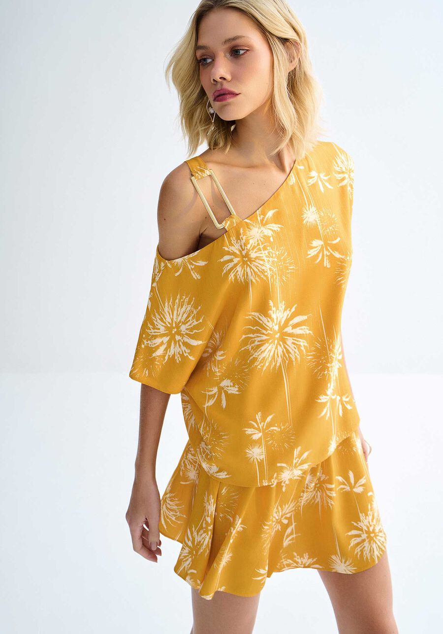 Blusa Assimétrica Estampada com Detalhe Ombro, DATE PALMS AMARELO. Blusa Assimétrica Estampada com Detalhe Ombro, DATE PALMS AMARELO, large.