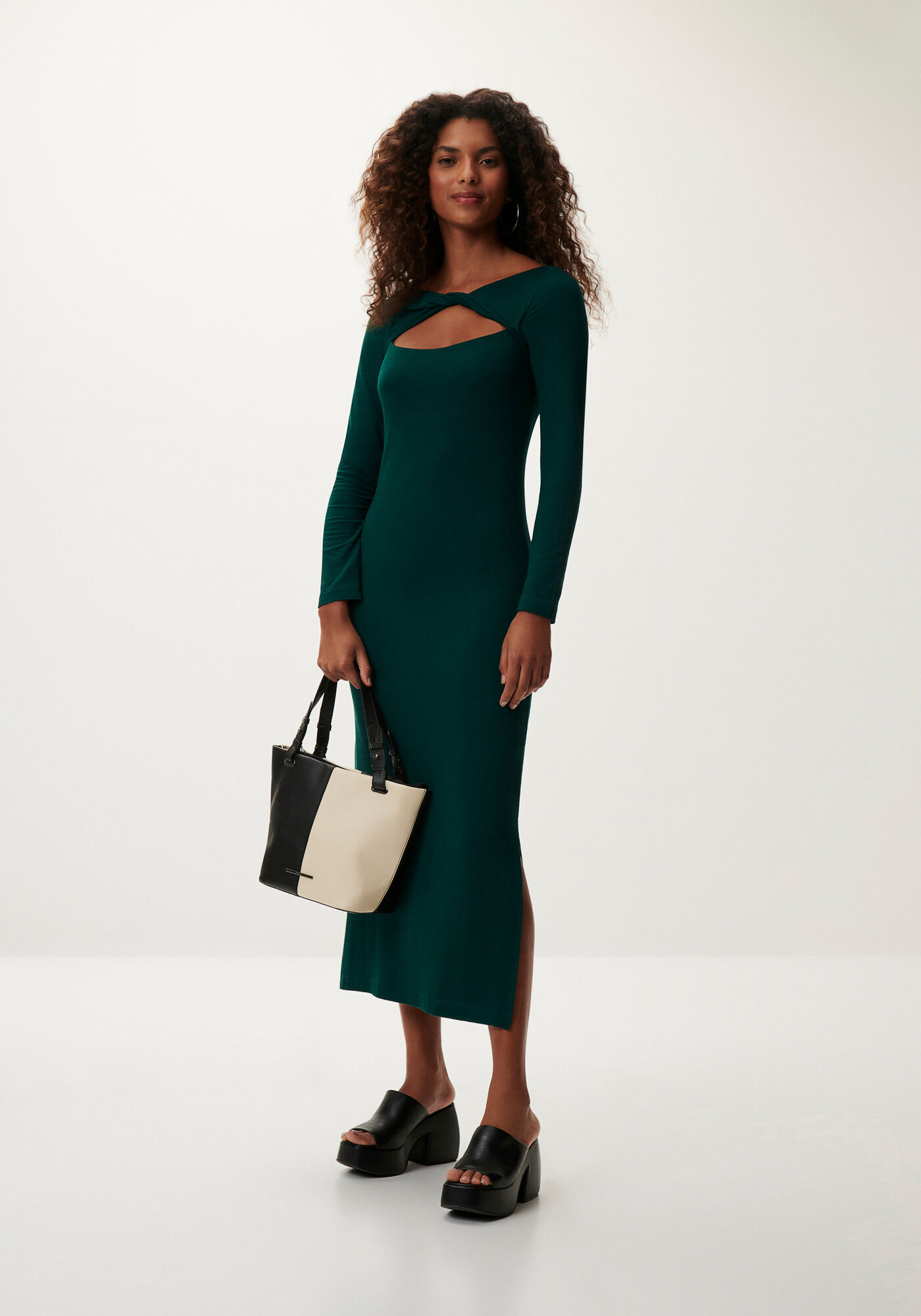 Vestido Midi Manga Longa em Malha com Tor&ccedil;&atilde;o, , large.