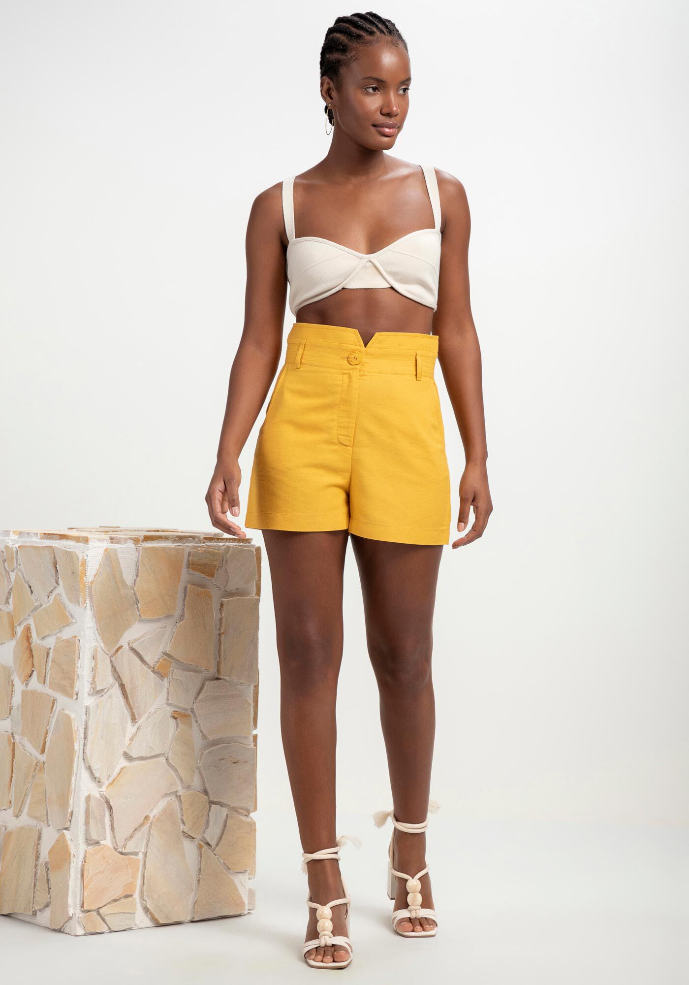 Shorts Cintura Alta com Recorte C s Lez a Lez