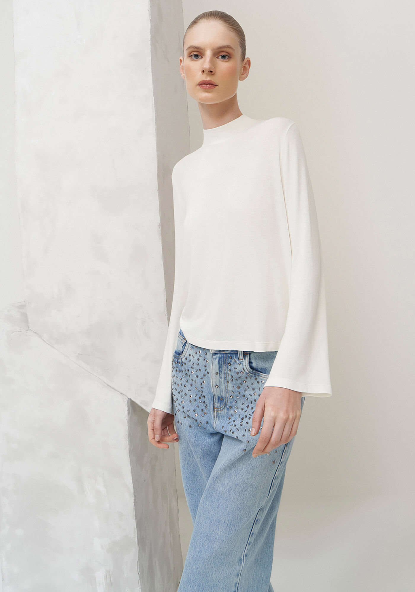 Blusa Gola Alta em Malha com Manga Flare, , large.