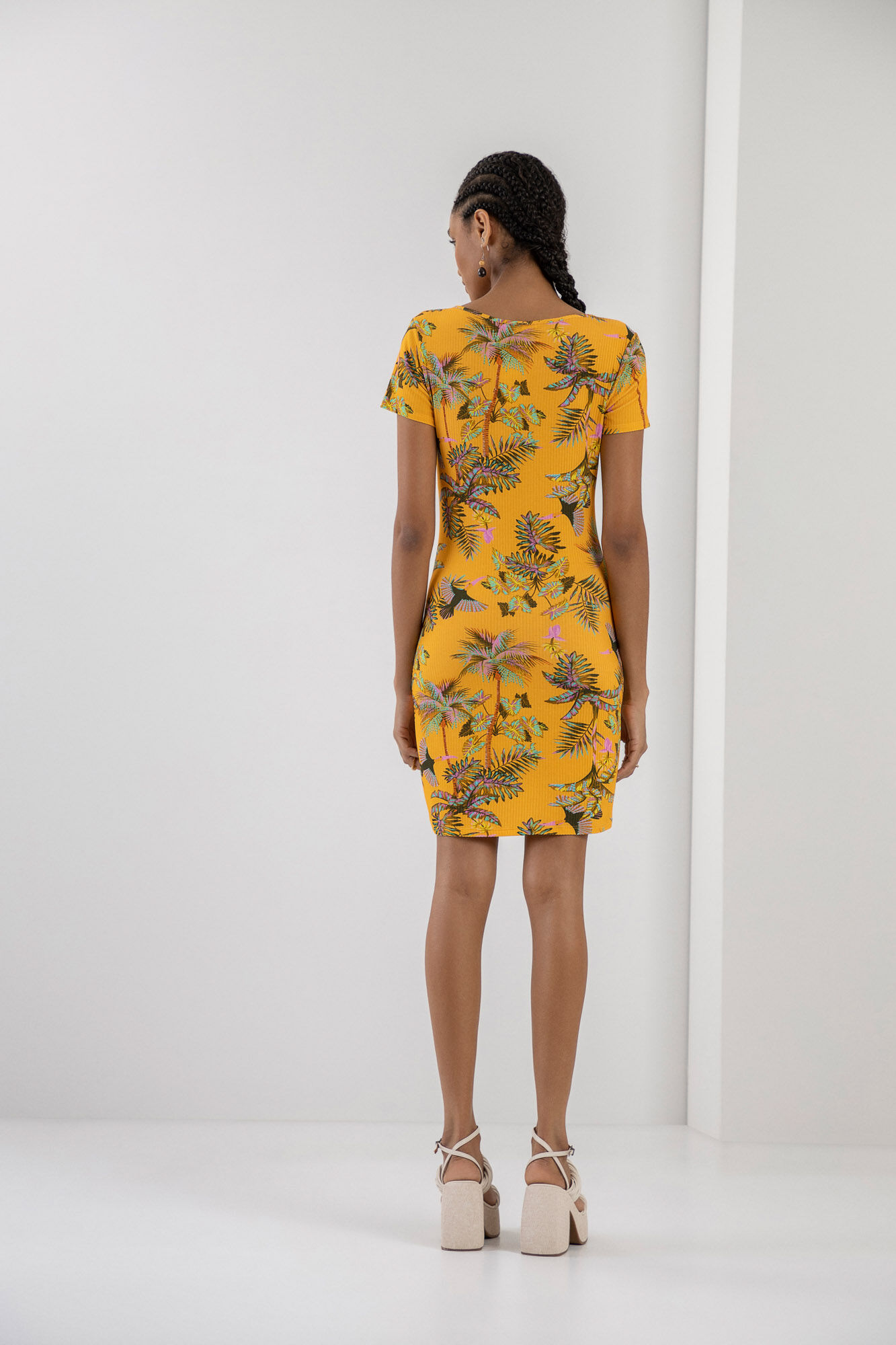 Vestido Curto Canelado Estampado com Decote V, , large.