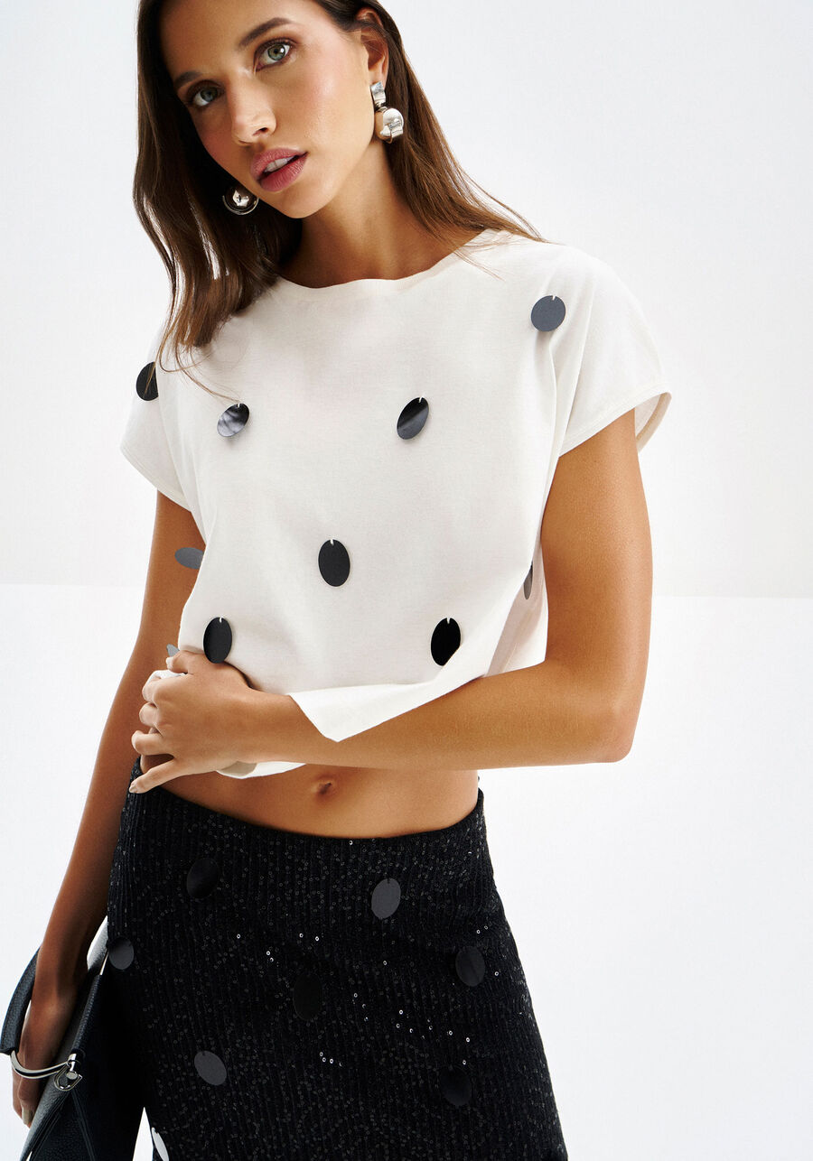 T-shirt em Malha com Máxi Paetês, BRANCO OFF WHITE. T-shirt em Malha com Máxi Paetês, BRANCO OFF WHITE, large.