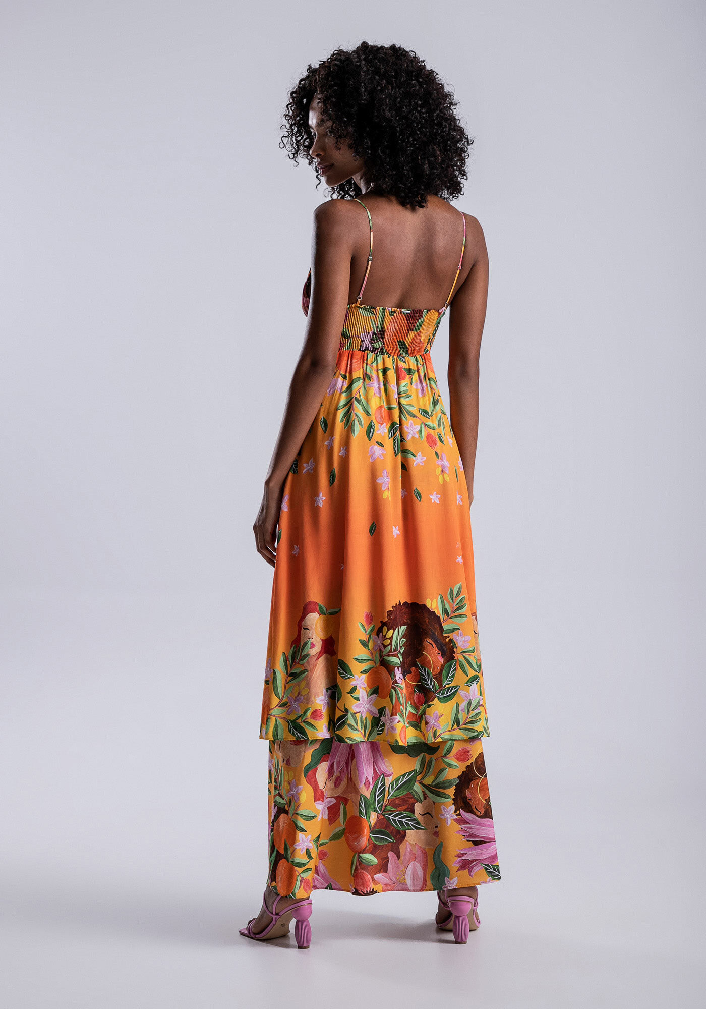 Vestido com Al&ccedil;as Longo em Viscose com Babado Sobreposto, , large.