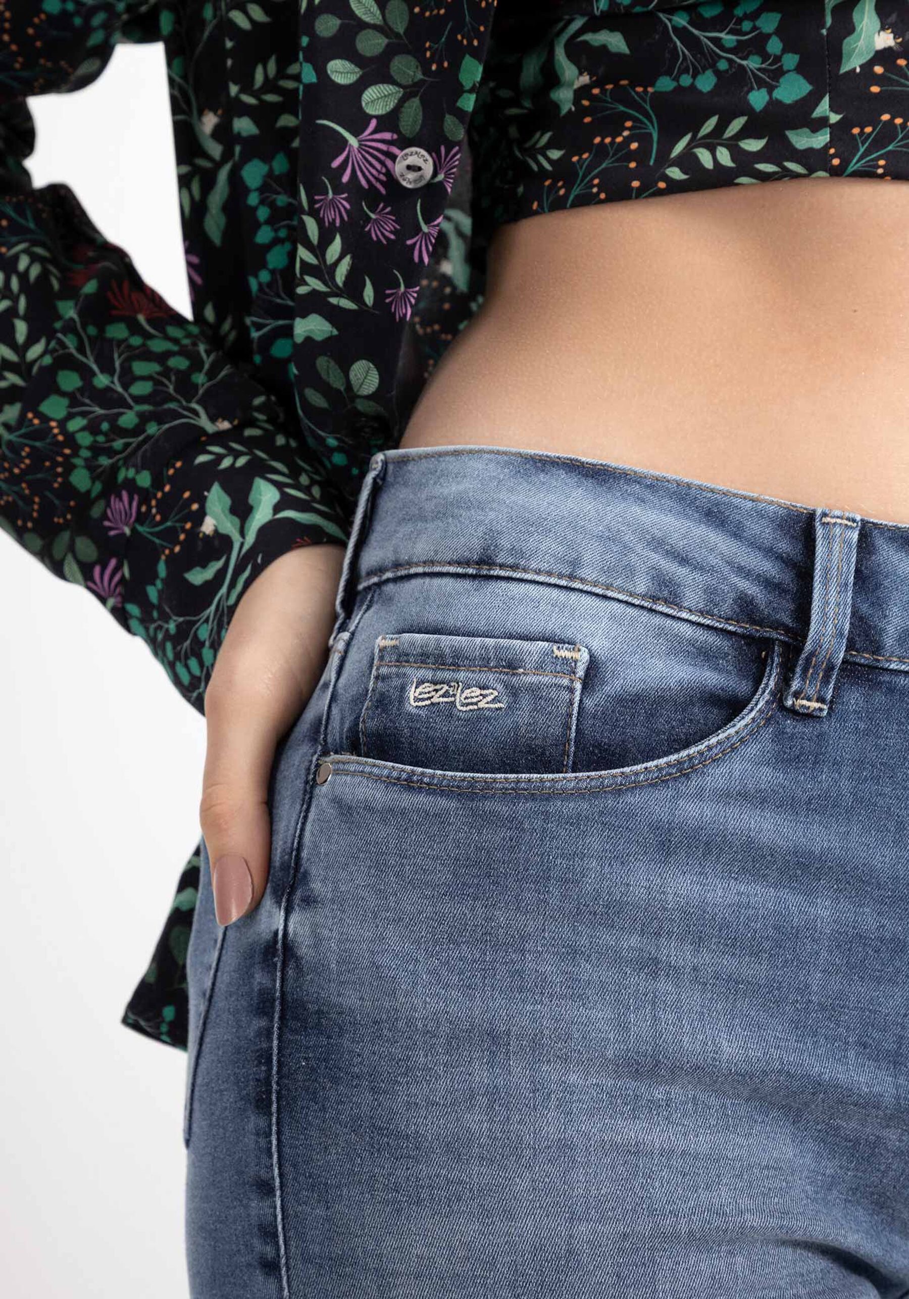 Calça Jeans Boot Cut com Cintura Super Alta, JEANS. Calça Jeans Boot Cut com Cintura Super Alta, JEANS, large.