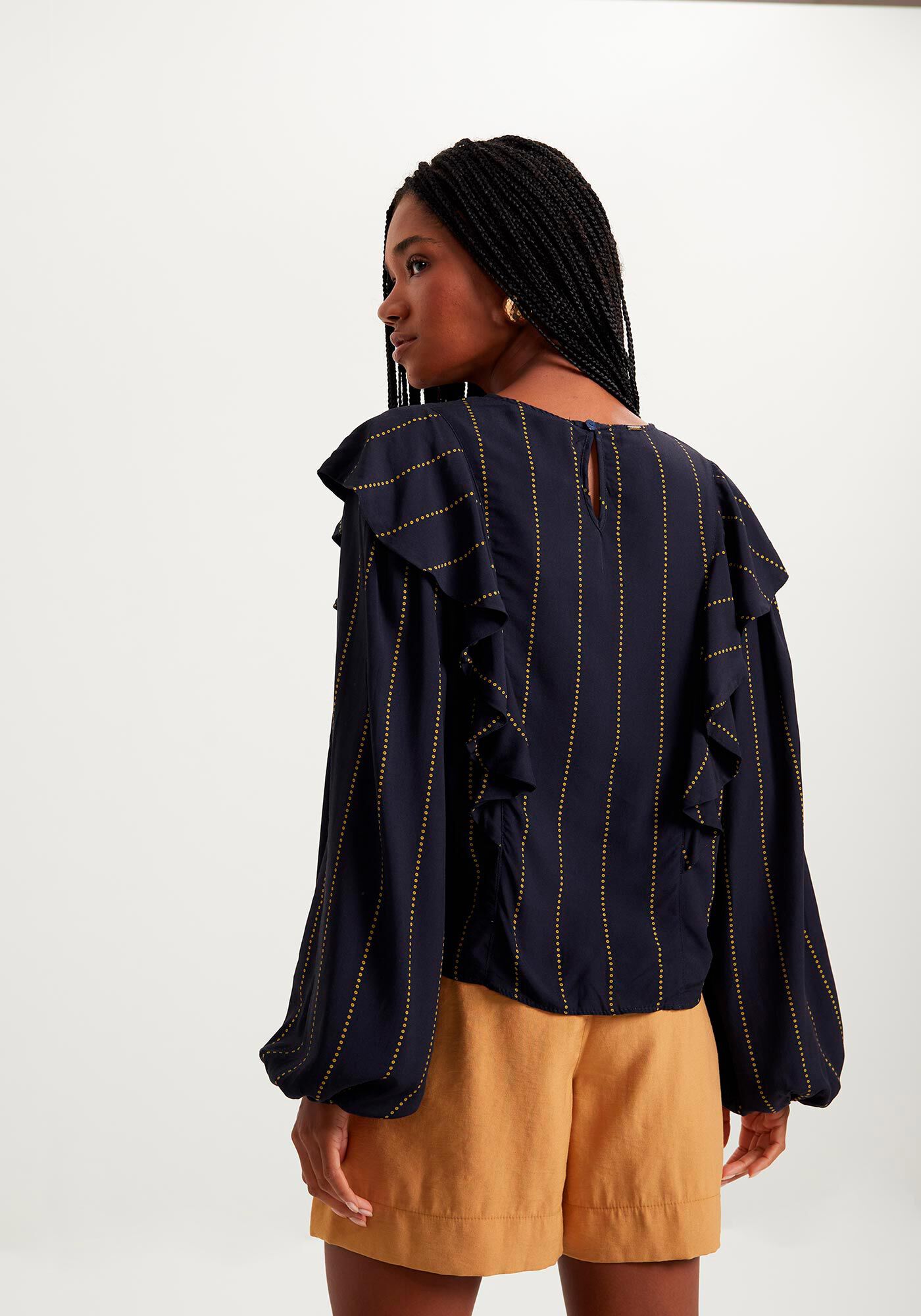 Blusa De Mangas Amplas Em Viscose Com Babados, , large.