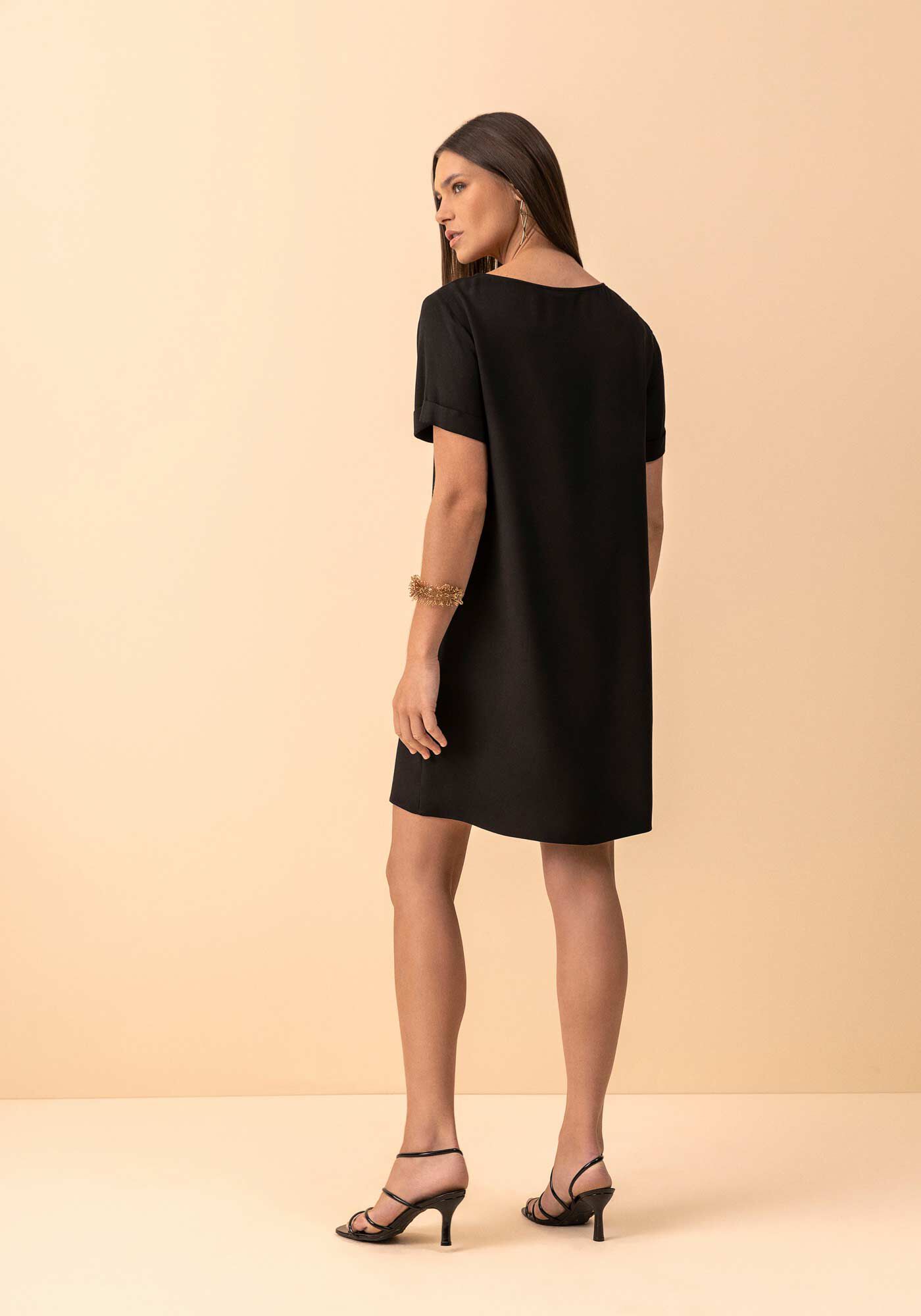 Vestido Curto B&aacute;sico De Mangas Curtas Com Bordado Localizado, PRETO, large.