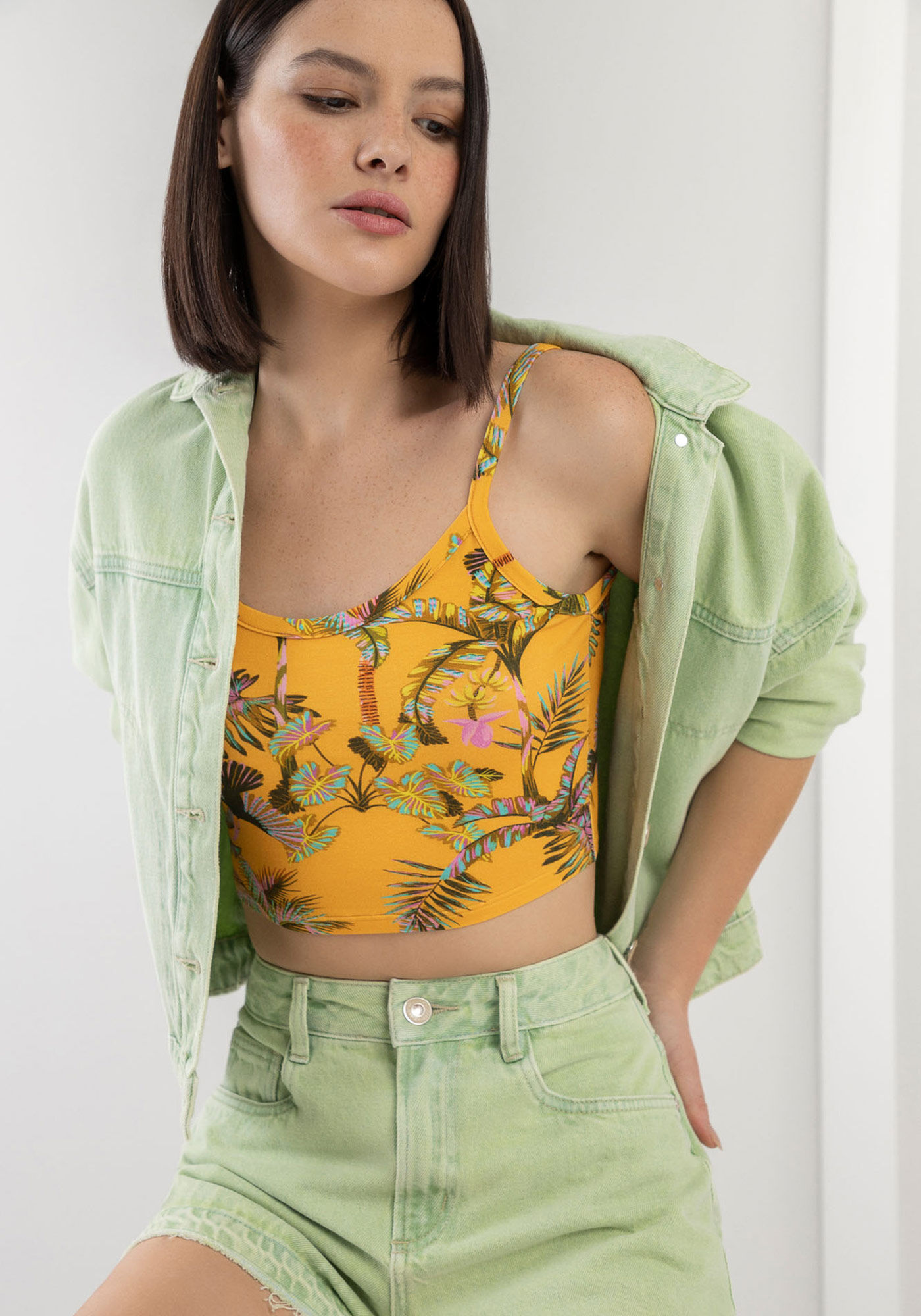 Blusa com Al&ccedil;as Cropped em Malha Estampada, , large.