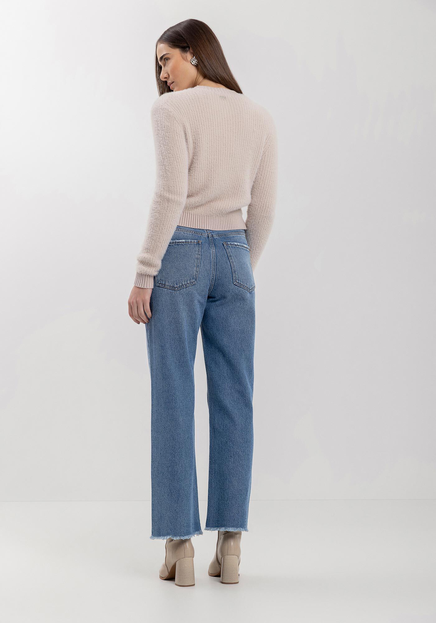 Cal&ccedil;a Jeans Reta Curta Com Cintura M&eacute;dia E Barra Desfiada, JEANS, large.