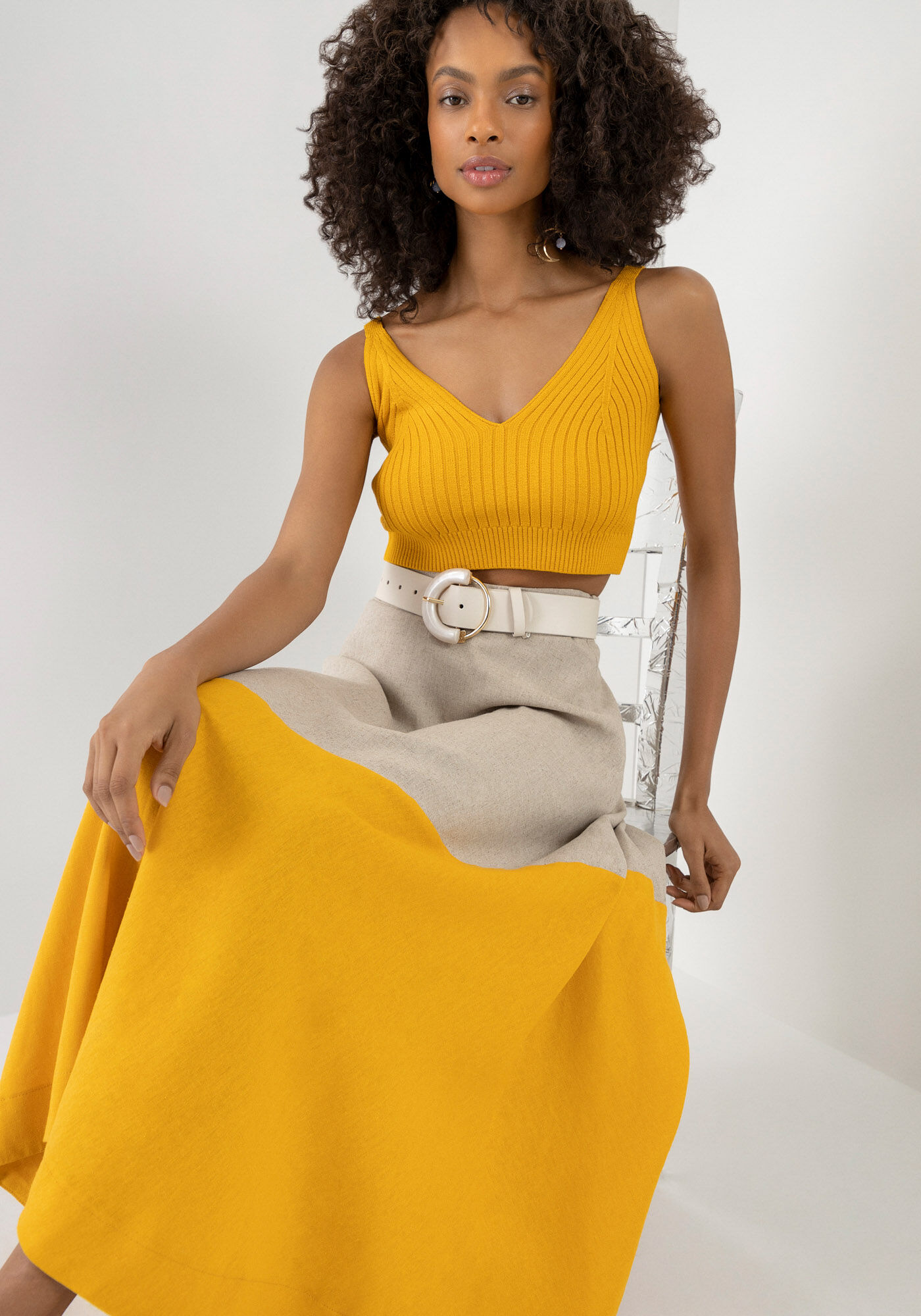 Saia de linho deals midi com tenis