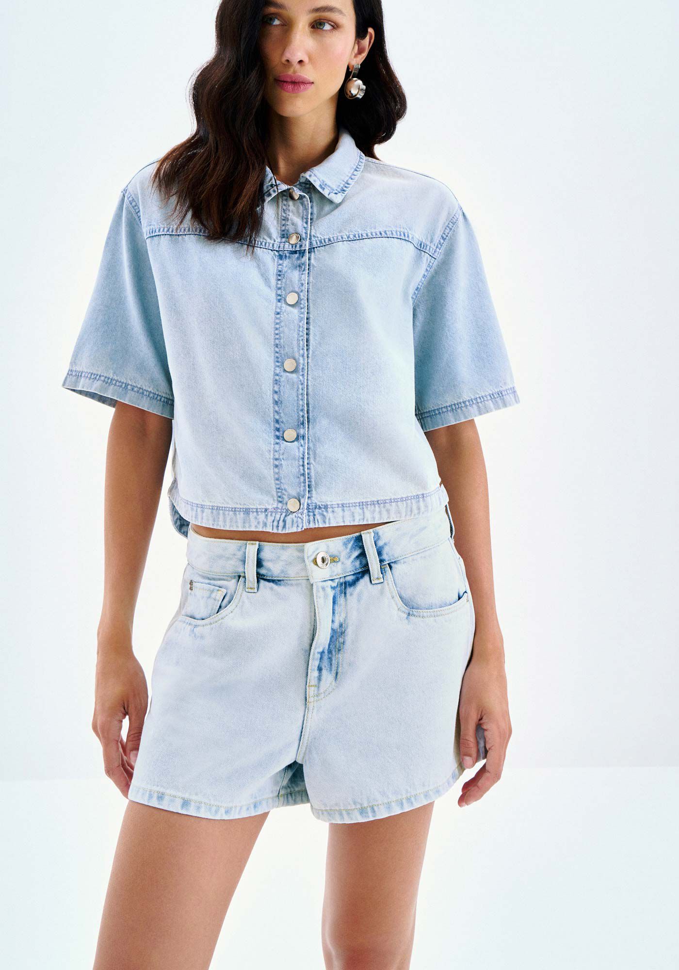 Shorts Jeans Linha A com Cintura M&eacute;dia, JEANS, large.