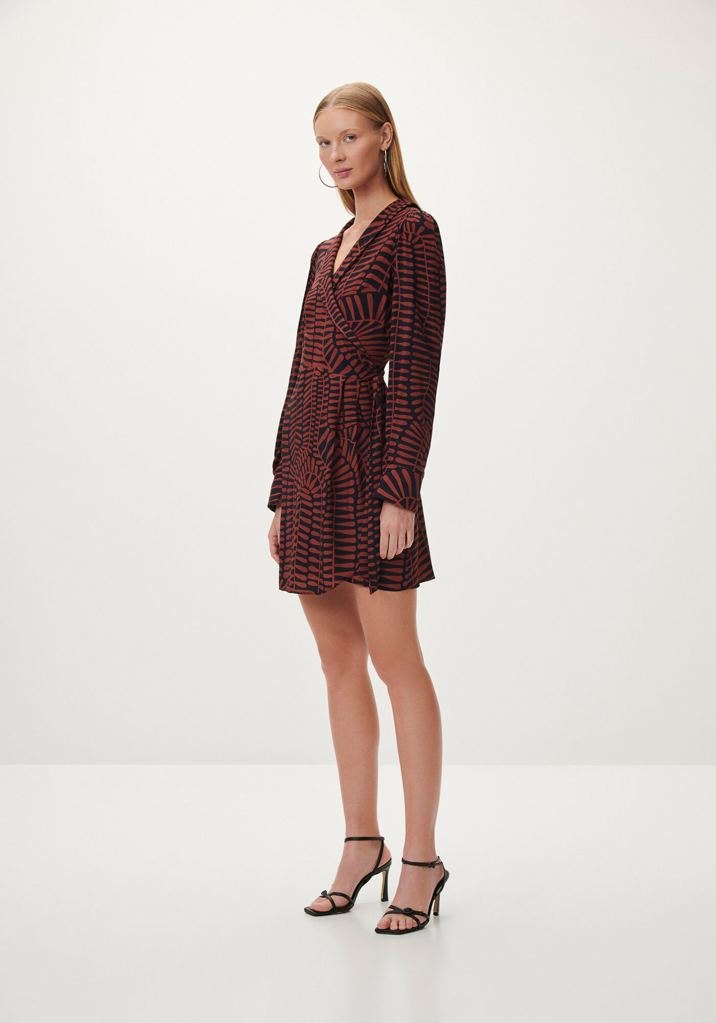 Vestido Curto Manga Longa em Viscose Transpassado, , large.