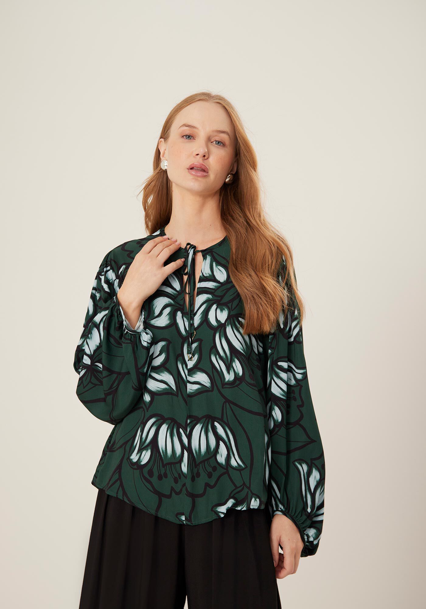 Blusa Estampada De Mangas Amplas Com Amarra&ccedil;&atilde;o Frontal, BELL FLOWERS VERDE, large.