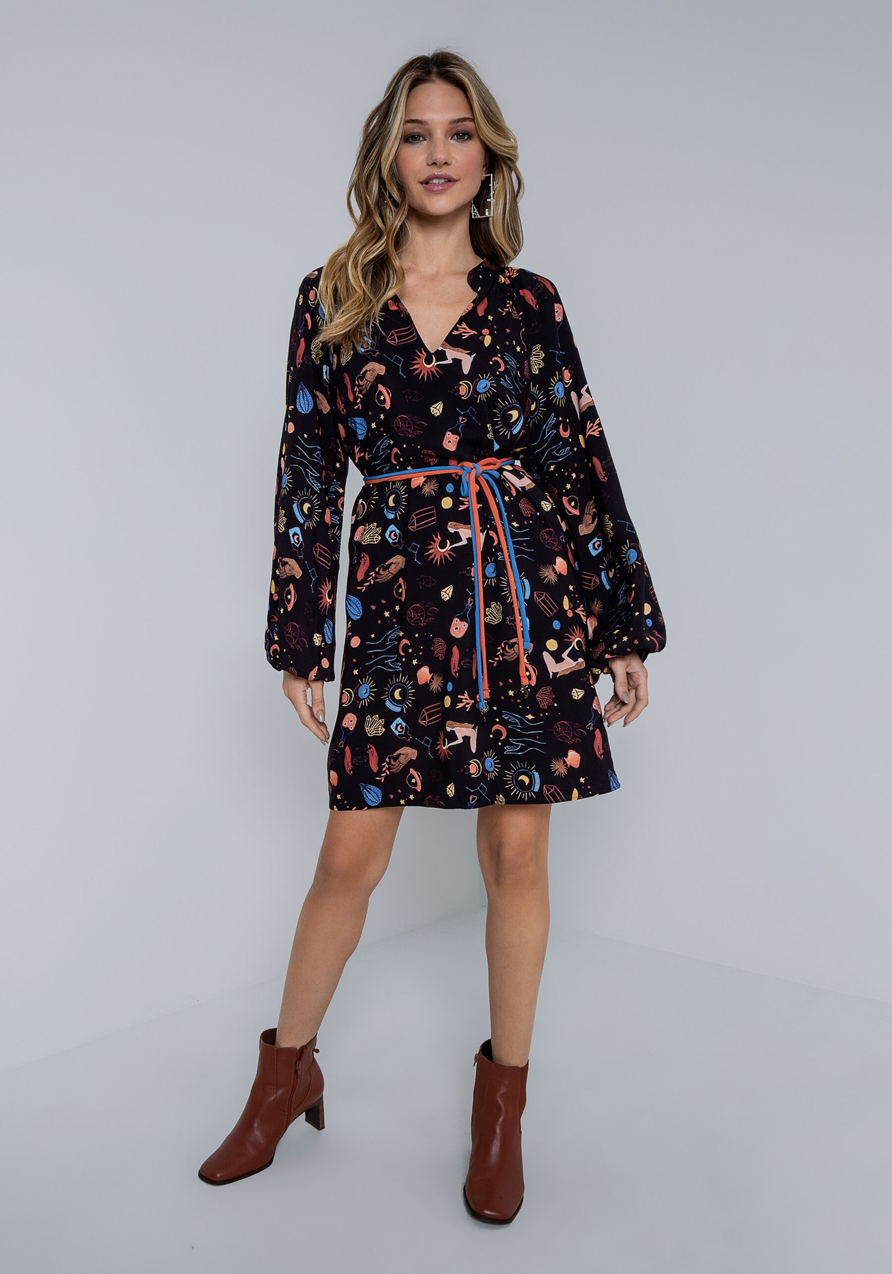 Vestido Curto Manga Bufante e Cinto, ENIGMA. Vestido Curto Manga Bufante e Cinto, ENIGMA, large.