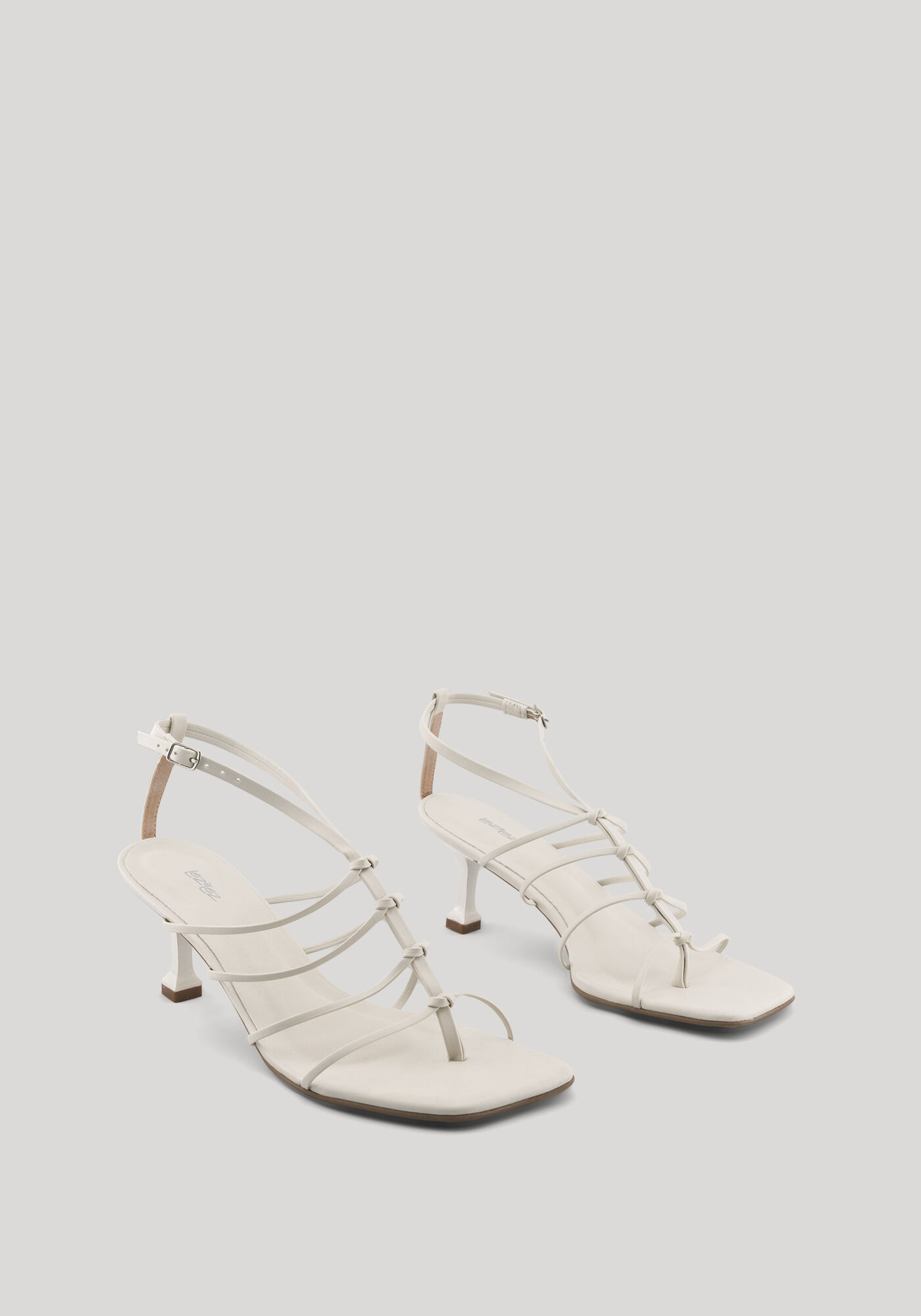 Sand&aacute;lia De Salto M&eacute;dio Com Tiras Finas E Frente Quadrada, BRANCO OFF WHITE, large.