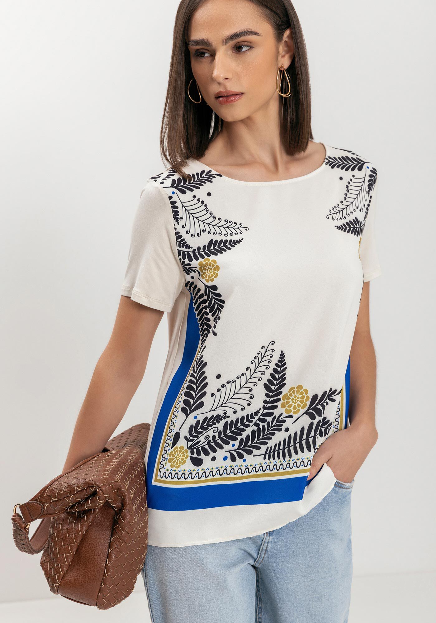 Blusa De Mangas Curtas Com Decote Redondo E Frente Estampada, , large.