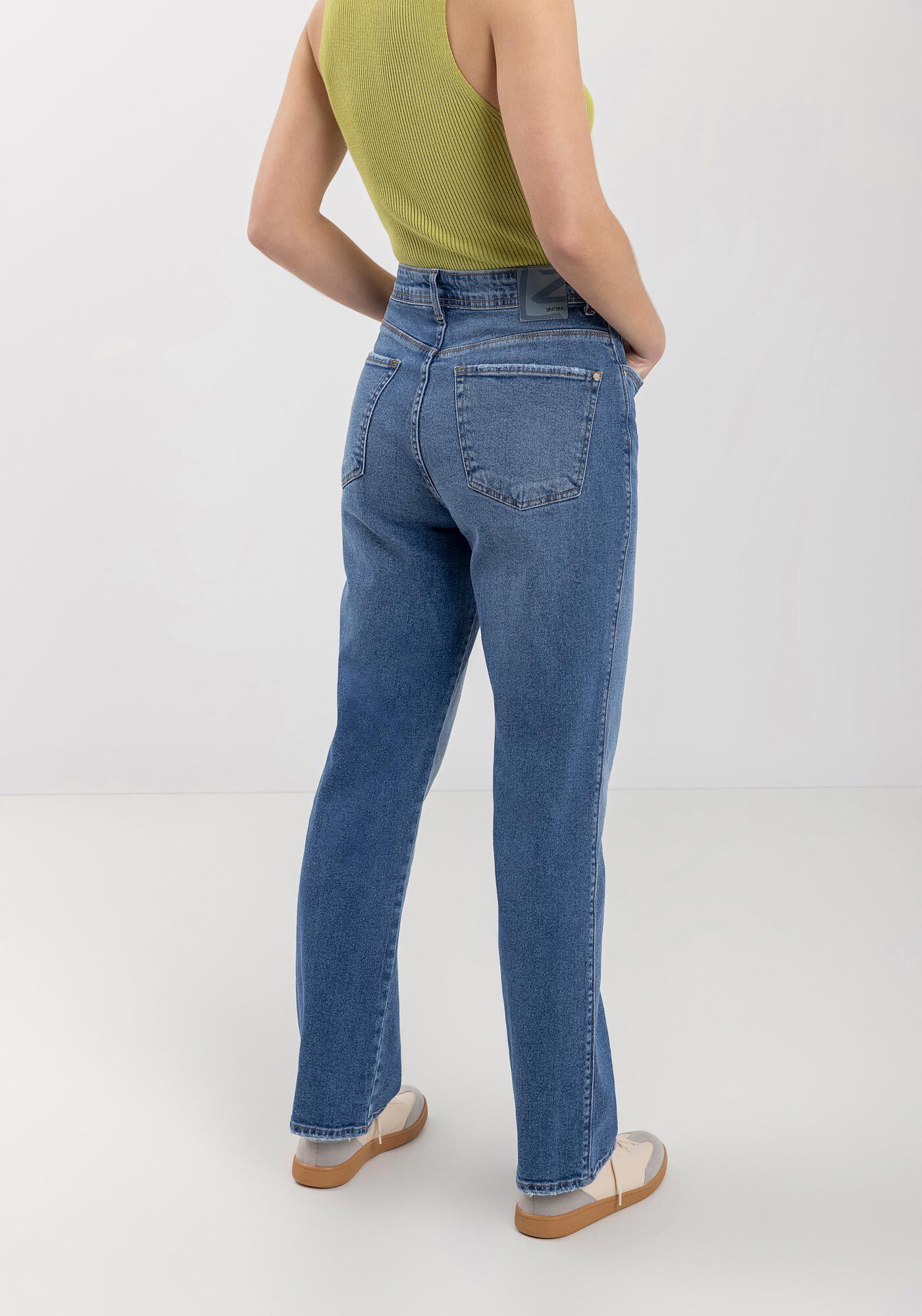 Cal&ccedil;a Jeans Reta Com Cintura Alta E Pu&iacute;dos Leves, , large.
