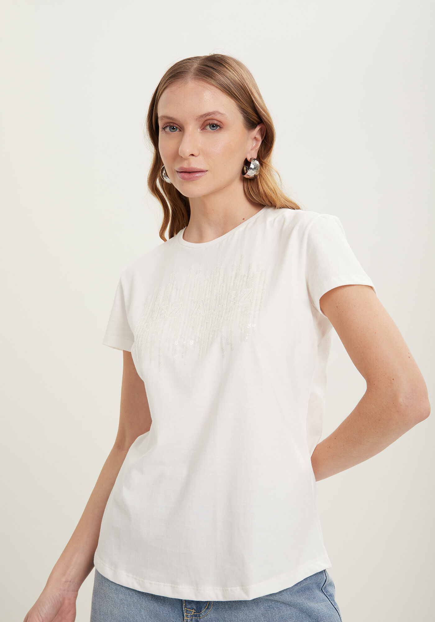 Blusa T-Shirt De Mangas Curtas Com Aplica&ccedil;&otilde;es De Paet&ecirc;, , large.