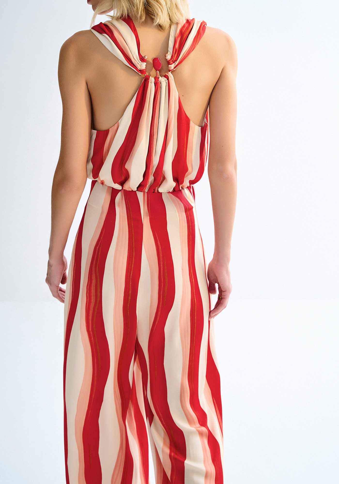 Macac&atilde;o Longo em Viscose com Recorte Costas, DESERT VERMELHO, large.