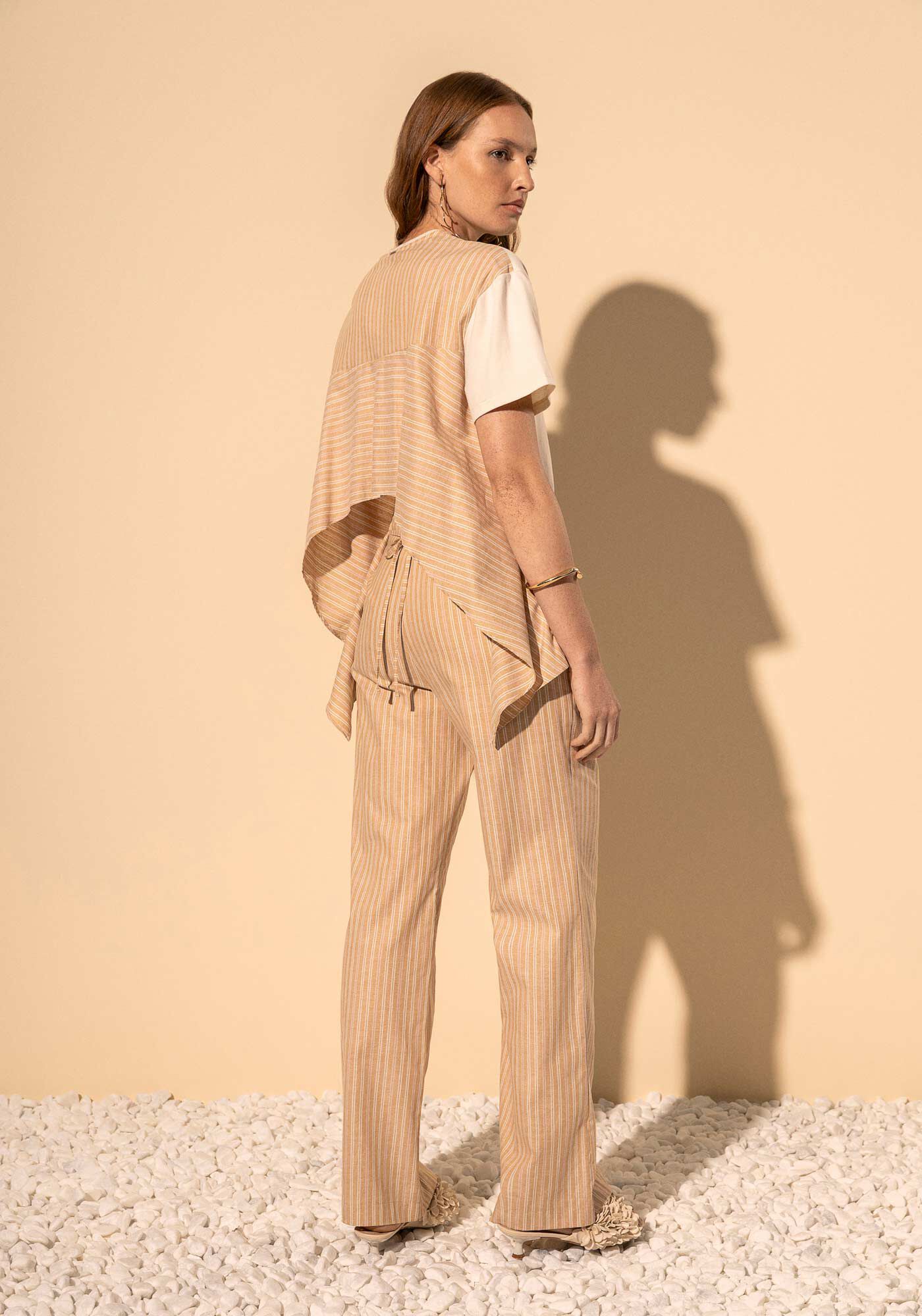 Blusa De Mangas Curtas Assim&eacute;trica Com Costas Estampadas, BEGE ALHAMBRA, large.