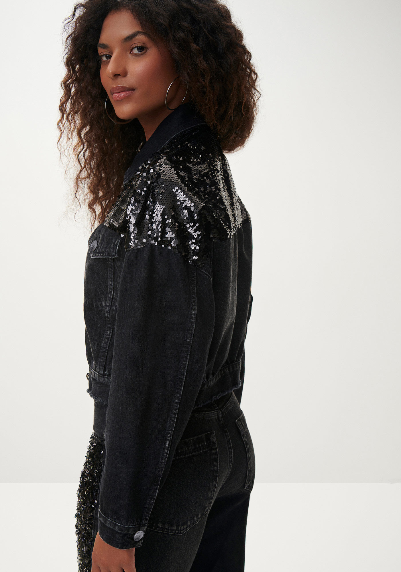 Jaqueta Jeans Preta com Paet&ecirc;s, , large.