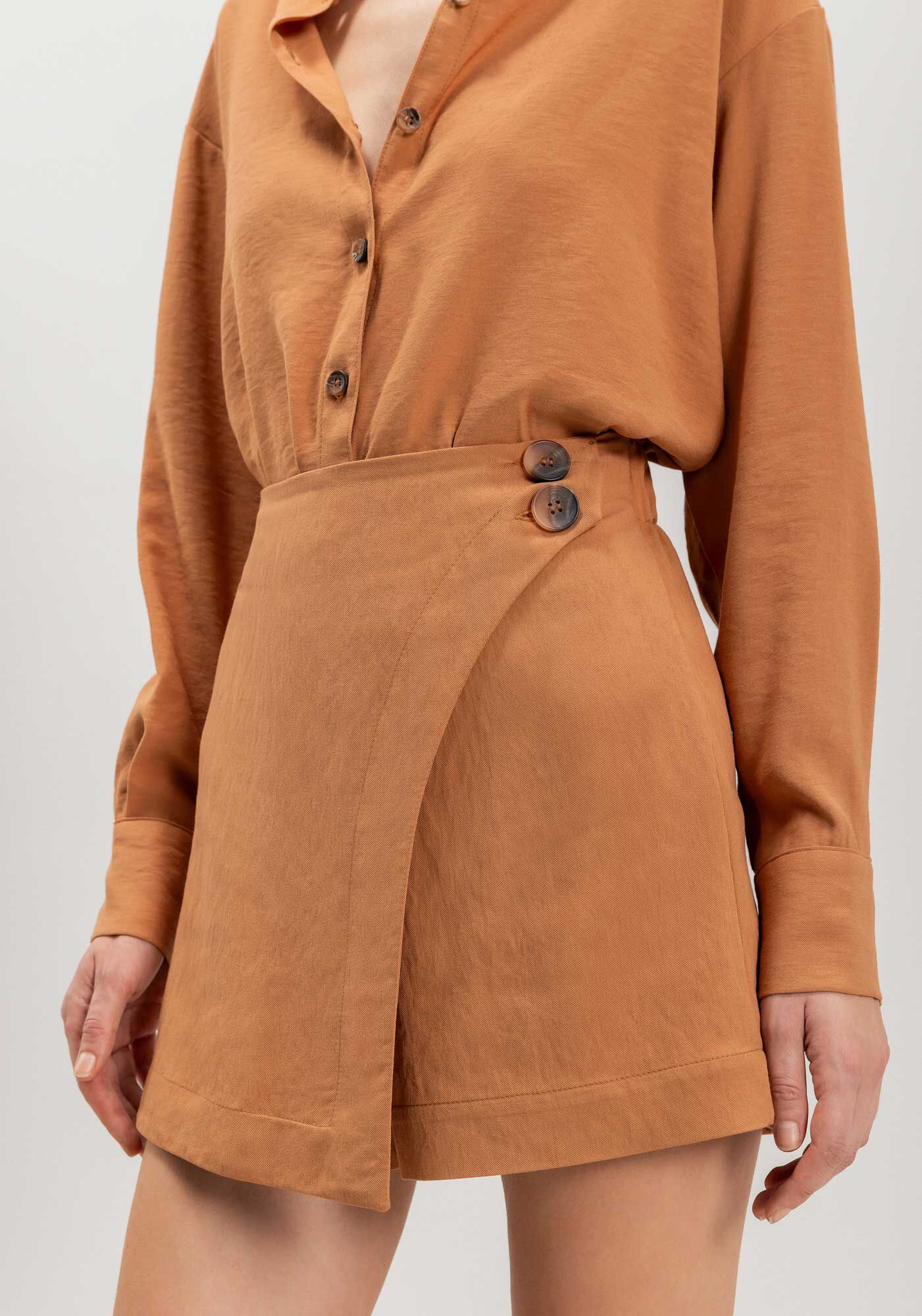 Shorts Transpassado Com Cintura M&eacute;dia E Bot&otilde;es, , large.