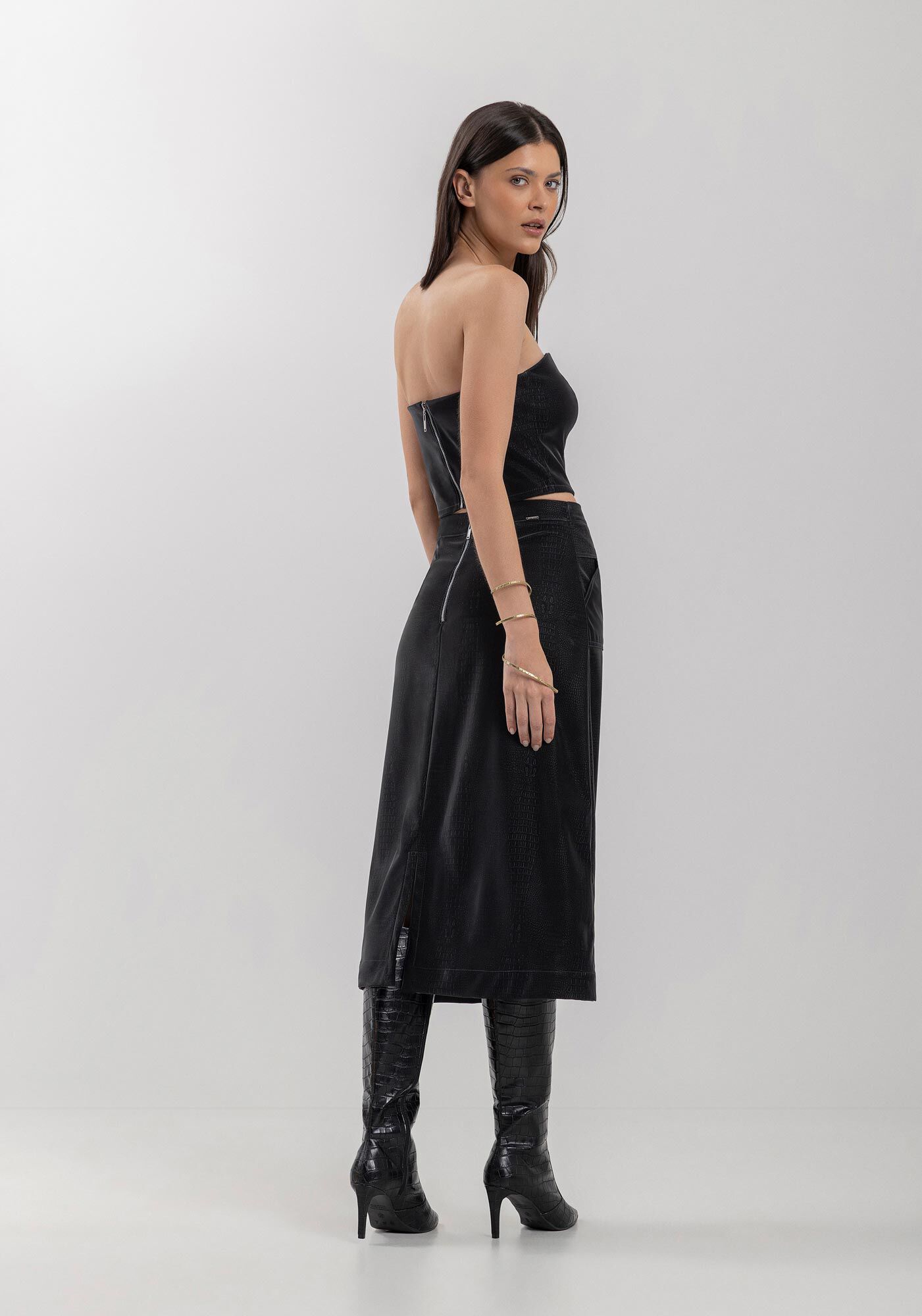 Saia Midi Com Bolsos E Cintura M&eacute;dia Em Malha Leather, , large.