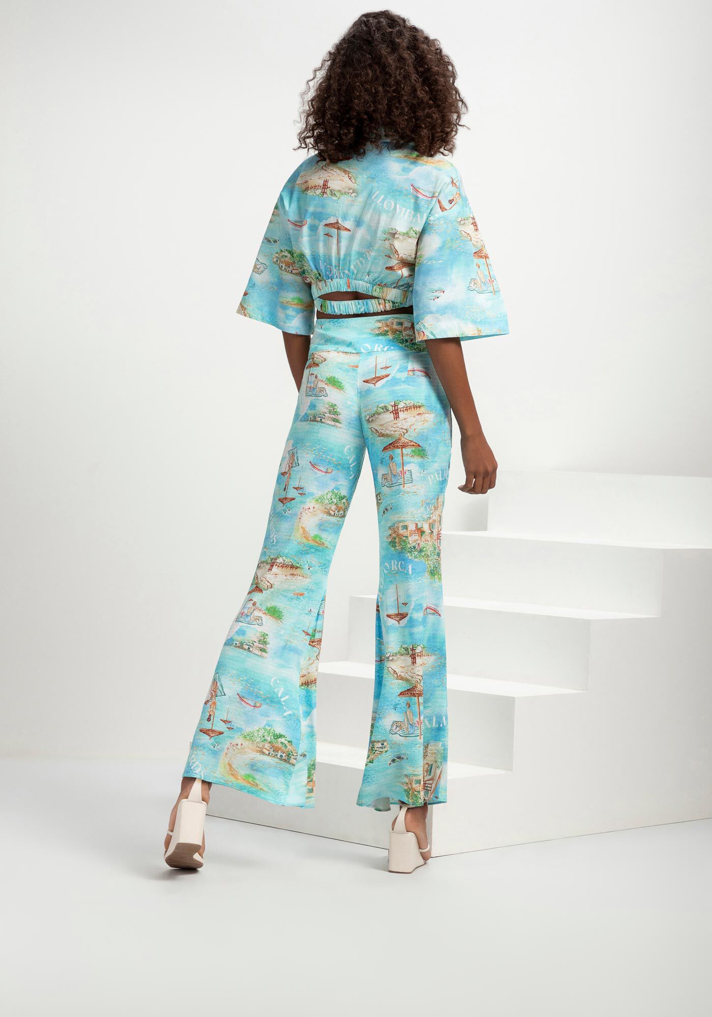Calça flare sales tecido estampada