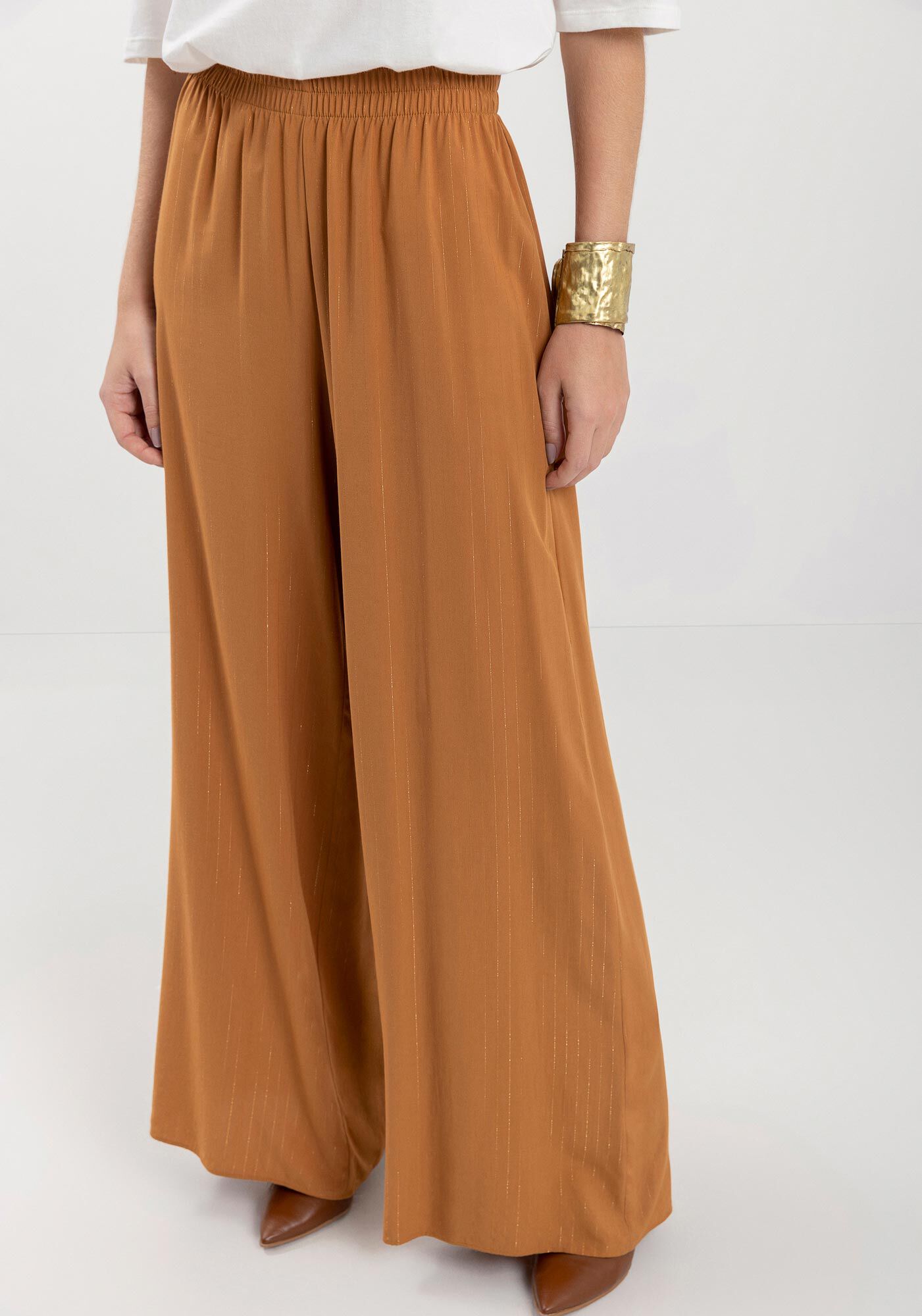 Cal&ccedil;a Pantalona Em Viscose Leve Com Fios De Lurex, MARROM ESPERADO, large.