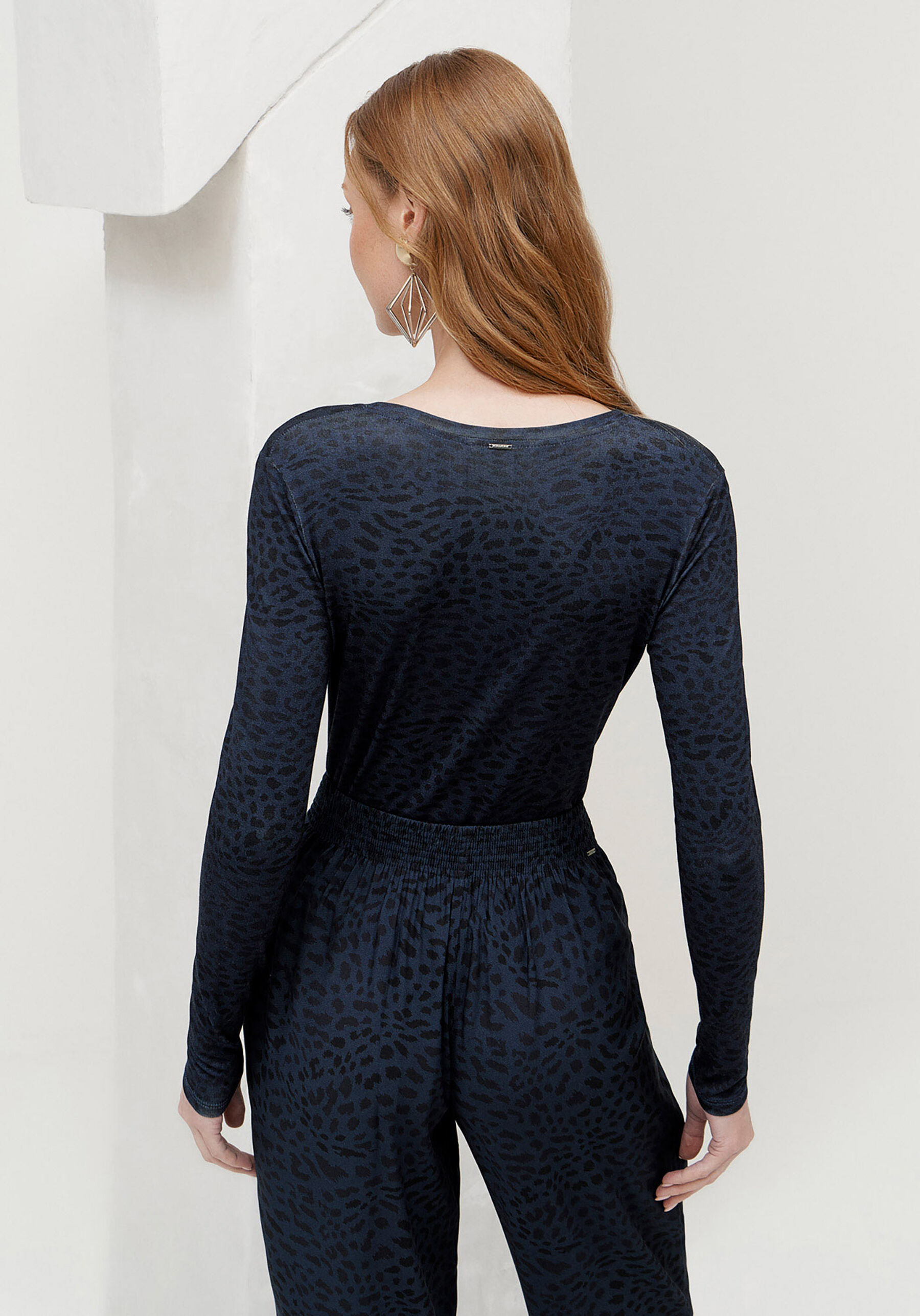 Blusa Manga Longa em Malha Viscose com Decote V, . Blusa Manga Longa em Malha Viscose com Decote V, , large.