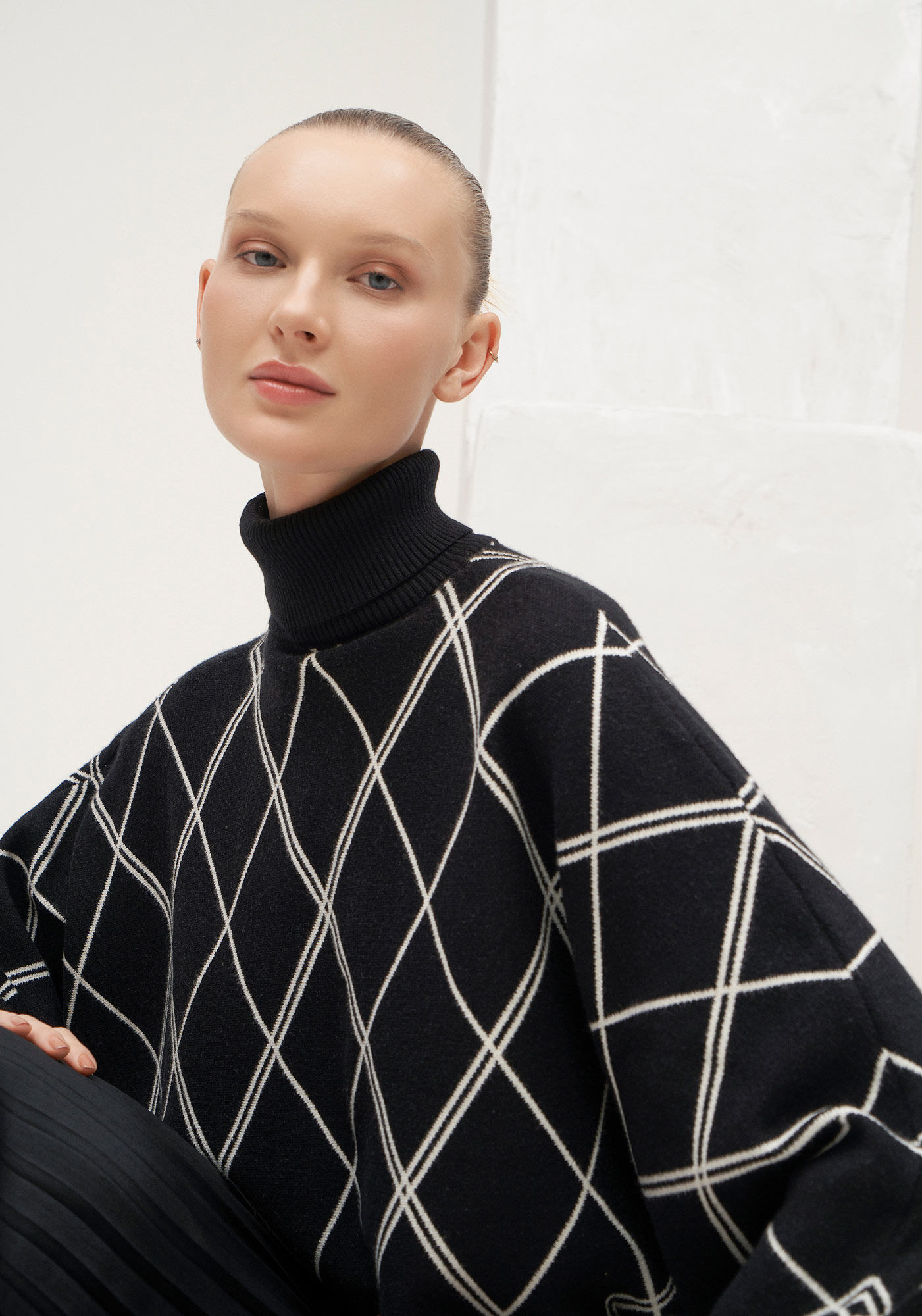 Blus&atilde;o Gola Alta em Tric&ocirc; com Manga Bufante, PRETO REATIVO, large.