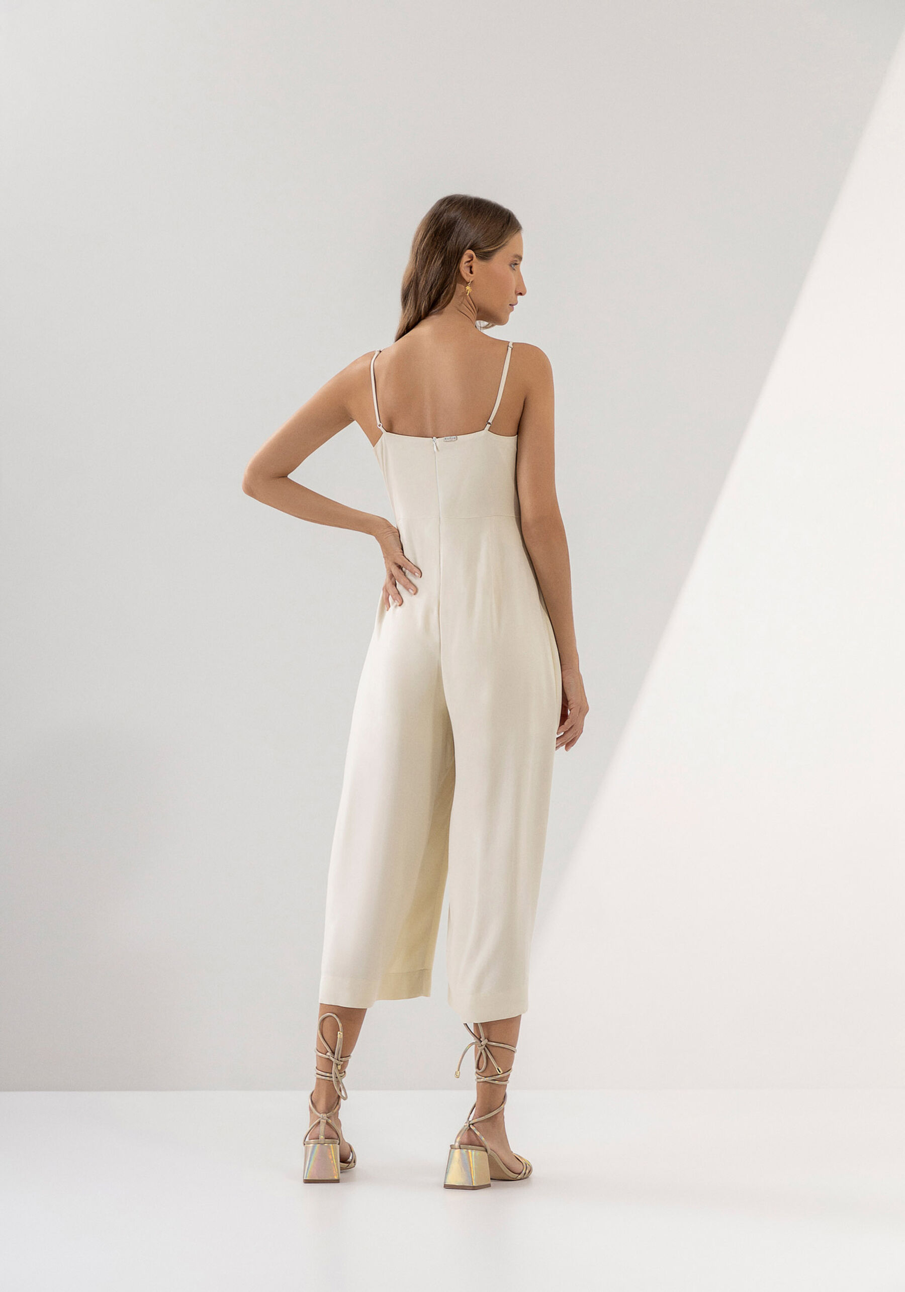 Macacão Midi com Sobreposição Macramê Alongada, . Macacão Midi com Sobreposição Macramê Alongada, , large.