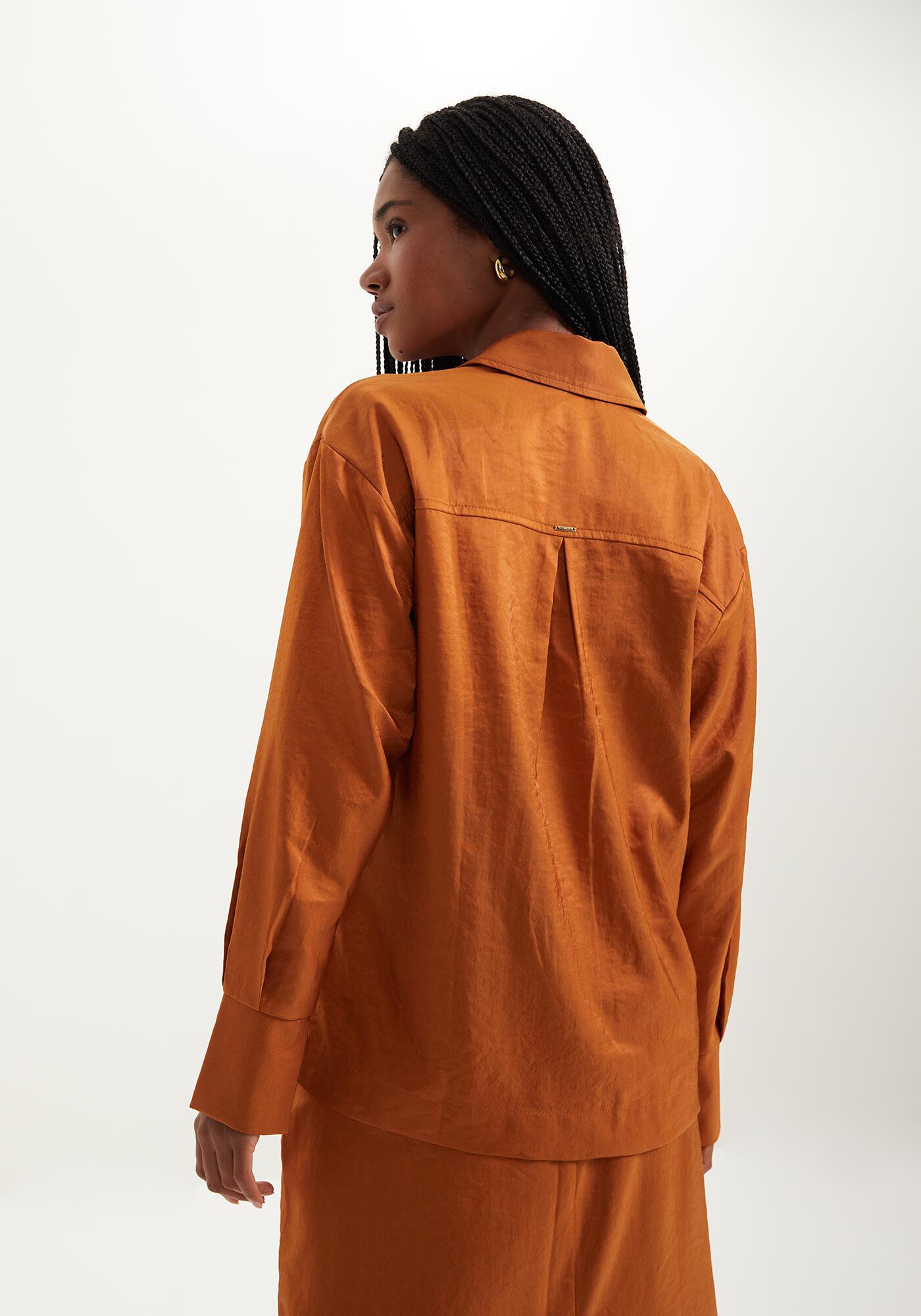 Camisa Alongada Com Bolsos Frontais E Fendas Nos Punhos, , large.