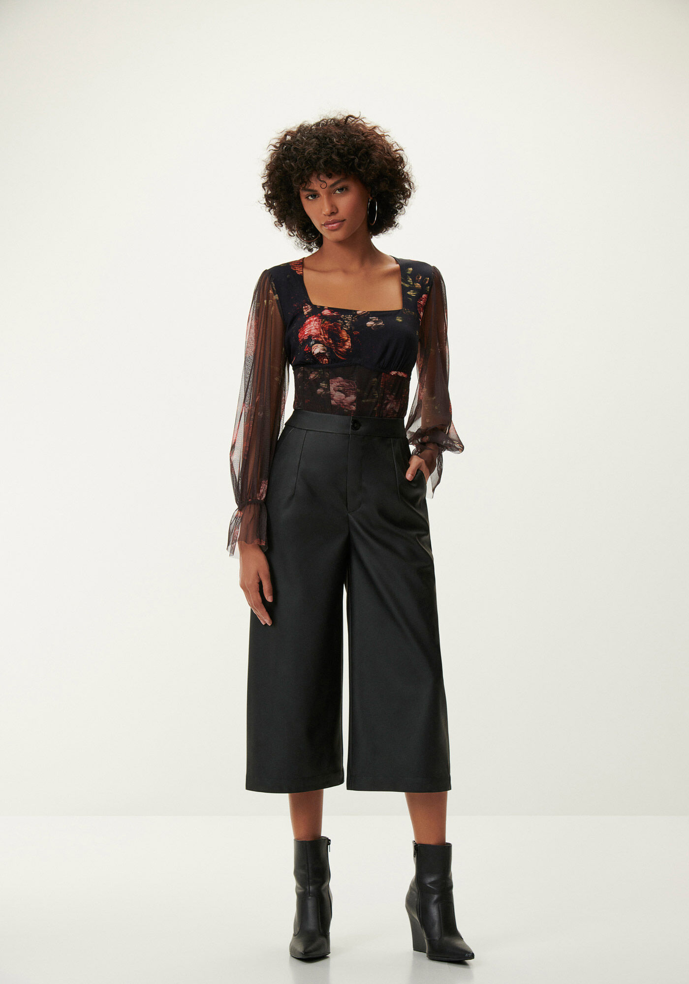 Cal&ccedil;a Pantacourt em PU com Cintura Alta, , large.