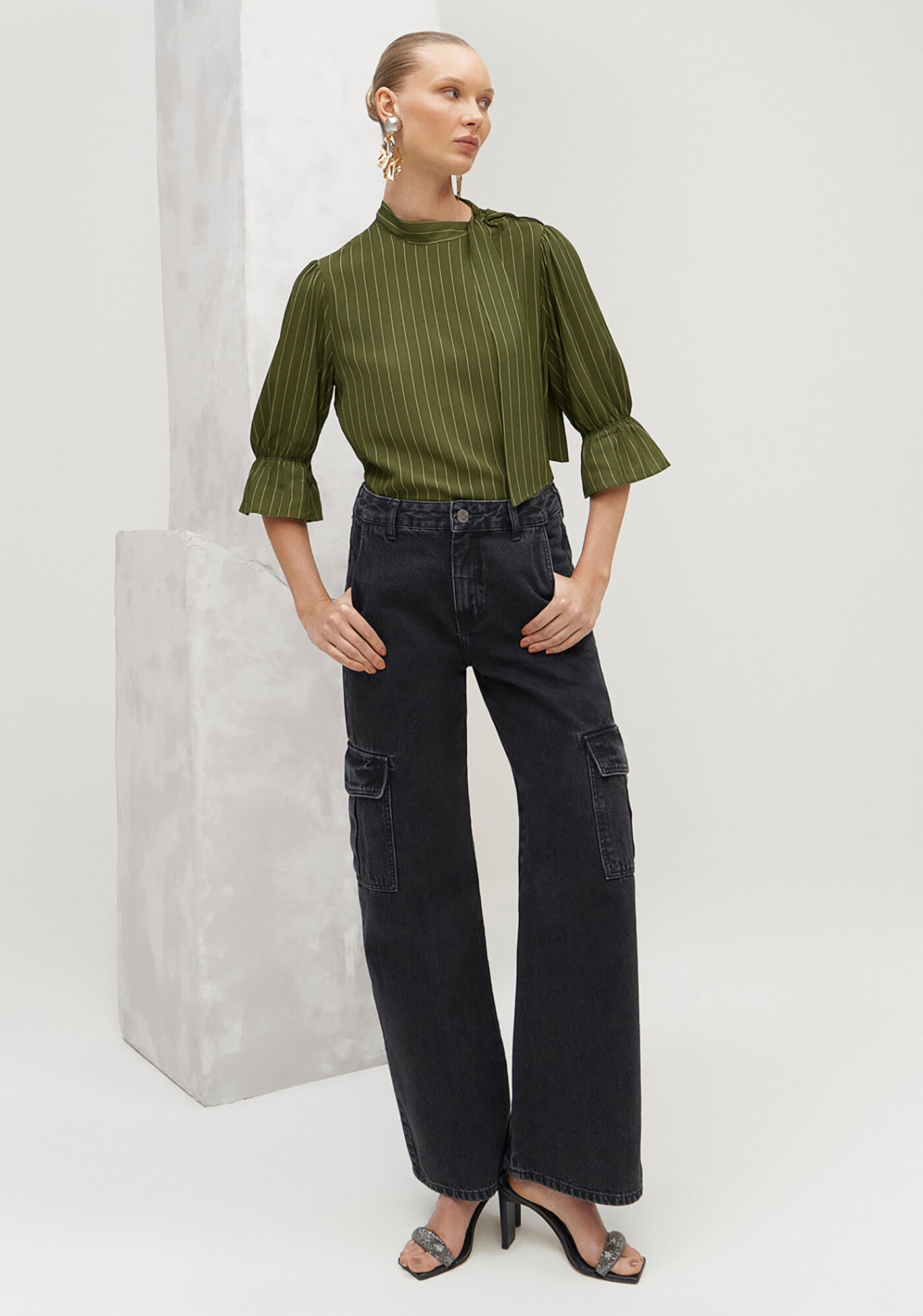 Blusa Manga 3/4 em Viscose com Amarra&ccedil;&atilde;o Gola, , large.