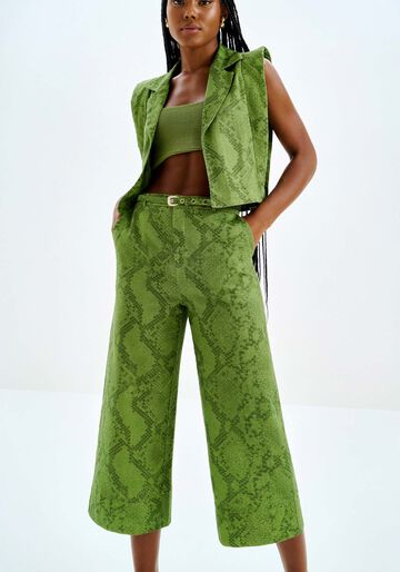 Calça Reta Pantacourt em Linho Animal Print, SNAKE. Calça Reta Pantacourt em Linho Animal Print, SNAKE, large.