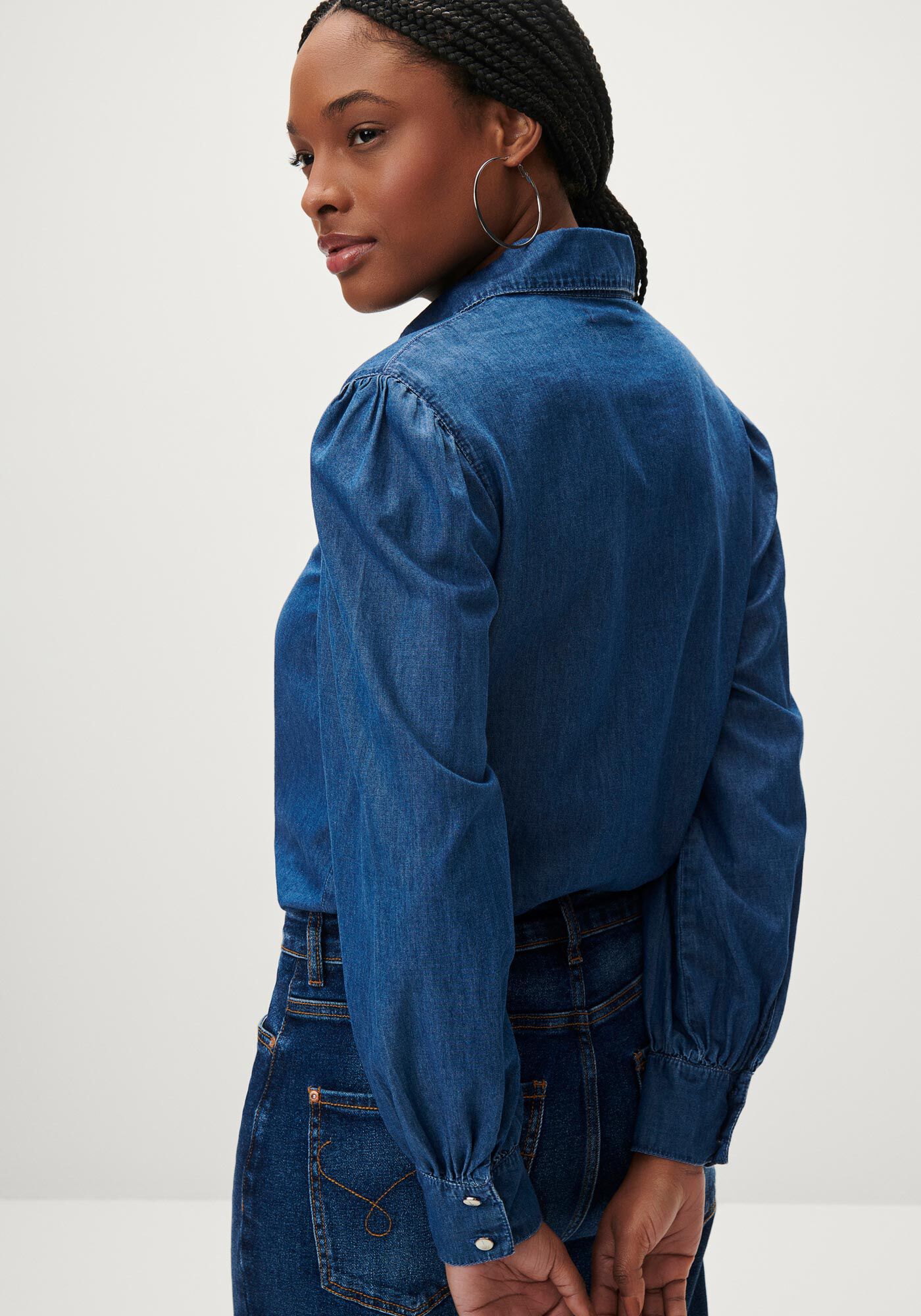 Camisas jeans femininas hot sale bordadas com pedrarias